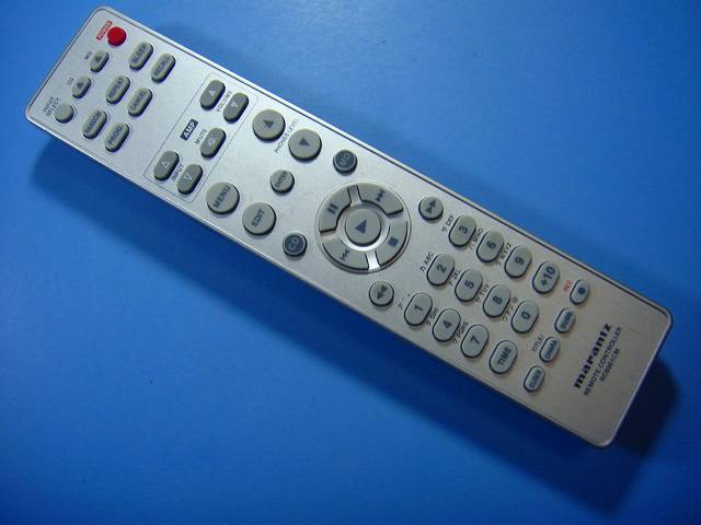 【商品情報】 メーカー：Marantz/マランツ　 型番：RC6001CM 付属品：本体（写真内の物ですべてになります） ※電池カバー、バッテリー、充電器、コード、ふた カバー、枠等の付属品は写真に写ってない場合付属しません。 【商品の状態に関して】 使用感、スレキズ、日焼け等あります。 【状態に関して】 ・割れ、さび、日焼け、変色等写真よりご判断下さい。 ・給湯器等の水回りリモコンの水垢汚れは写真よりご判断下さい。 ・配線ありの商品に関して、切り具合は、写真よりご判断下さい。 ・電池ケース内、その他にさびがある場合写真に掲載致します。 ・商品の色見はご利用のパソコンやモニターの環境により、 実物と多少異なる場合がございます、ご了承下さい。 【赤外線による動作確認ができる商品に関して】 赤外線による動作確認ができる商品は、全ボタン動作確認しております。 不具合がある場合は、上記の（商品の状態に関して）の欄に記載いたします。 赤外線による動作確認がとれる主なリモコンは下記になります。 家庭用エアコン、テレビ、レコーダー、オーディオ、照明などのリモコンです。 ※一部赤外線タイプではない商品がございます。その場合は動作未確認のため、 動作保証は、下記の給湯器などのリモコンと同じ扱いとなります。 【業務エアコン、給湯器、子機等に関して】 本体がない為動作確認は行っておりません。 万が一、不具合の額ご返金致します。(到着7日以内に限ります) ※取付前に必ず業者の方に動作確認をしてもらって下さい。 【充電器、バッテリー等がある商品に関して】 バッテリー、充電器、コード等写真に写ってる場合は付属します。 ※バッテリーは、消耗品の為、動作補償対象外になります。 使用可能か、寿命等も不明です。 【商品の清掃に関して】 できるだけ販売価格を抑えるため、全体的に簡易清掃になります。 商品に管理番号を貼り保管しているため、テープの粘着部が 残る場合がございます。上記、ご了承ください。 【発送に関して】 全国一律送料無料（日本郵便） ※離島・一部地域でも追加送料はかかりません。 厚み3cm以内はクリックポストで発送致します 厚み3cm以上はレターパックで発送致します。 13時までのお支払いの場合、当日発送致します。 13時以降のお支払いの場合、翌日発送致します。 ※交通状況、天候、当社の都合等で変更になる場合があります。 もちろんその場合も送料無料です。 【不良品返金保証に関して】 商品説明に記載が無い破損、不具合がある場合ご返金致します。　　　 到着後7日間以内にメール又はお電話にてご連絡下さい。 お客様都合による返品・交換は受付けておりません。ご了承下さい。 【ストア情報】 会社名：オークショップ 電話番号：076-201-8087 免許情報：古物商許可証　第511070011425号/石川県公安委員会　