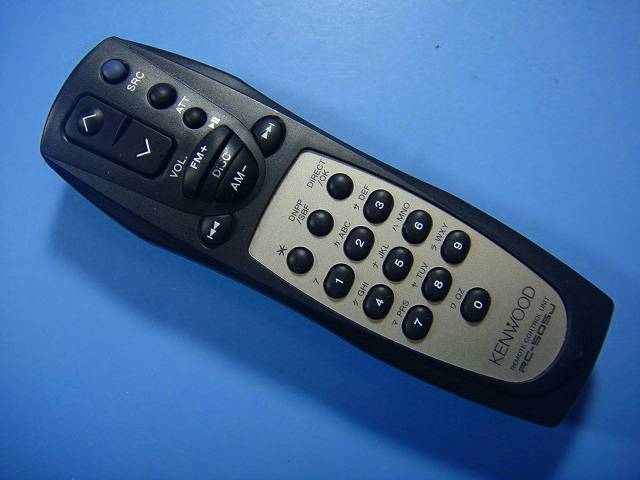 【商品情報】 メーカー：ケンウッド 型番：RC-505J 付属品：本体（写真内の物ですべてになります） ※電池カバー、バッテリー、充電器、コード、ふた カバー、枠等の付属品は写真に写ってない場合付属しません。 【商品の状態に関して】 使用感、スレキズ、日焼け等あります。 【状態に関して】 ・割れ、さび、日焼け、変色等写真よりご判断下さい。 ・給湯器等の水回りリモコンの水垢汚れは写真よりご判断下さい。 ・配線ありの商品に関して、切り具合は、写真よりご判断下さい。 ・電池ケース内、その他にさびがある場合写真に掲載致します。 ・簡易清掃になります。（アルコール消毒済み） ・商品の色見はご利用のパソコンやモニターの環境により、 実物と多少異なる場合がございます、ご了承下さい。 【業務エアコン、給湯器、子機等に関して】 本体がない為動作確認は行っておりません。 万が一、不具合の額ご返金致します。(到着7日以内に限ります) ※取付前に必ず業者の方に動作確認をしてもらって下さい。 【充電器、バッテリー等がある商品に関して】 バッテリー、充電器、コード等写真に写ってる場合は付属します。 ※バッテリーは、消耗品の為、動作補償対象外になります。 使用可能か、寿命等も不明です。 【発送に関して】 全国一律送料無料（日本郵便） ※離島・一部地域でも追加送料はかかりません。 厚み3cm以内はクリックポストで発送致します 厚み3cm以上はレターパックで発送致します。 13時までのお支払いの場合、当日発送致します。 13時以降のお支払いの場合、翌日発送致します。 ※交通状況、天候、当社の都合等で変更になる場合があります。 もちろんその場合も送料無料です。 【不良品返金保証に関して】 商品説明に記載が無い破損、不具合がある場合ご返金致します。　　　 到着後7日間以内にメール又はお電話にてご連絡下さい。 お客様都合による返品・交換は受付けておりません。ご了承下さい。 【ストア情報】 会社名：オークショップ 電話番号：076-201-8087 免許情報：古物商許可証　第511070011425号/石川県公安委員会