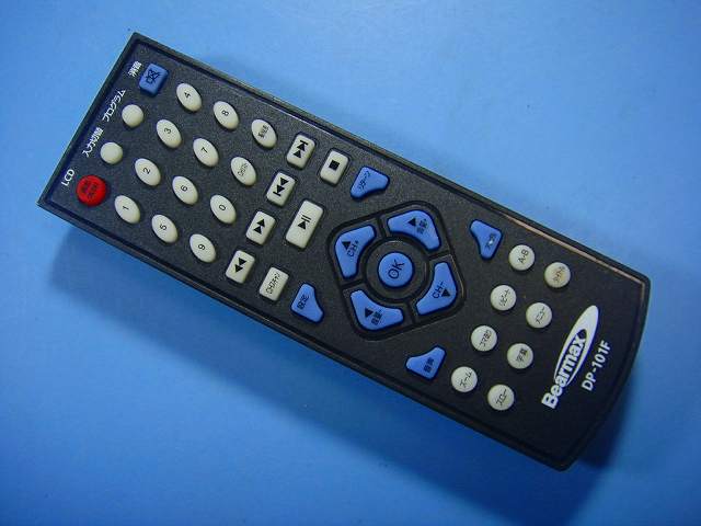 【商品情報】 メーカー：Bearmax 型番：DP-101F 付属品：本体（写真内の物ですべてになります） ※電池カバー、バッテリー、充電器、コード、ふた カバー、枠等の付属品は写真に写ってない場合付属しません。 【商品の状態に関して】 使用感、スレキズ、日焼け、汚れ等あります。 【状態に関して】 ・割れ、さび、日焼け、変色等写真よりご判断下さい。 ・給湯器等の水回りリモコンの水垢汚れは写真よりご判断下さい。 ・配線ありの商品に関して、切り具合は、写真よりご判断下さい。 ・電池ケース内、その他にさびがある場合写真に掲載致します。 ・商品の色見はご利用のパソコンやモニターの環境により、 実物と多少異なる場合がございます、ご了承下さい。 【赤外線による動作確認ができる商品に関して】 赤外線による動作確認ができる商品は、下記以外の全ボタン動作確認しております。 時刻合わせ、タイマー設定ボタンは動作確認をしていない為、動作保証対象外となります。 不具合がある場合は、上記の（商品の状態に関して）の欄に記載いたします。 赤外線による動作確認がとれる主なリモコンは下記になります。 家庭用エアコン、テレビ、レコーダー、オーディオ、照明などのリモコンです。 ※一部赤外線タイプではない商品がございます。その場合は動作未確認のため、 動作保証は、下記の給湯器などのリモコンと同じ扱いとなります。 【業務エアコン、給湯器、子機等に関して】 本体がない為動作確認は行っておりません。 万が一、不具合の額ご返金致します。(到着7日以内に限ります) ※取付前に必ず業者の方に動作確認をしてもらって下さい。 【充電器、バッテリー等がある商品に関して】 バッテリー、充電器、コード等写真に写ってる場合は付属します。 ※バッテリーは、消耗品の為、動作補償対象外になります。 使用可能か、寿命等も不明です。 【商品の清掃に関して】 できるだけ販売価格を抑えるため、全体的に簡易清掃になります。 商品に管理番号を貼り保管しているため、テープの粘着部が 残る場合がございます。上記、ご了承ください。 【発送に関して】 全国一律送料無料（日本郵便） ※離島・一部地域でも追加送料はかかりません。 厚み3cm以内はクリックポストで発送致します 厚み3cm以上はレターパックで発送致します。 13時までのお支払いの場合、当日発送致します。 13時以降のお支払いの場合、翌日発送致します。 ※交通状況、天候、当社の都合等で変更になる場合があります。 もちろんその場合も送料無料です。 【不良品返金保証に関して】 商品説明に記載が無い破損、不具合がある場合ご返金致します。　　　 到着後7日間以内にメール又はお電話にてご連絡下さい。 お客様都合による返品・交換は受付けておりません。ご了承下さい。 【ストア情報】 会社名：オークショップ 電話番号：076-201-8087 免許情報：古物商許可証　第511070011425号/石川県公安委員会　