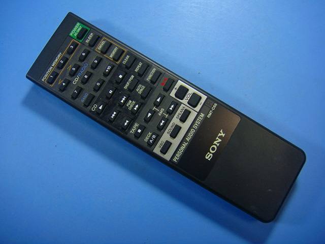【商品情報】 メーカー：SONY 型番：RMT-C66 付属品：本体（写真内の物ですべてになります） ※電池カバー、バッテリー、充電器、コード、ふた カバー、枠等の付属品は写真に写ってない場合付属しません。 【商品の状態に関して】 使用感、スレキズ、日焼け等あります。 【状態に関して】 ・割れ、さび、日焼け、変色等写真よりご判断下さい。 ・給湯器等の水回りリモコンの水垢汚れは写真よりご判断下さい。 ・配線ありの商品に関して、切り具合は、写真よりご判断下さい。 ・電池ケース内、その他にさびがある場合写真に掲載致します。 ・商品の色見はご利用のパソコンやモニターの環境により、 実物と多少異なる場合がございます、ご了承下さい。 【赤外線による動作確認ができる商品に関して】 赤外線による動作確認ができる商品は、下記以外の全ボタン動作確認しております。 時刻合わせ、タイマー設定ボタンは動作確認をしていない為、動作保証対象外となります。 不具合がある場合は、上記の（商品の状態に関して）の欄に記載いたします。 赤外線による動作確認がとれる主なリモコンは下記になります。 家庭用エアコン、テレビ、レコーダー、オーディオ、照明などのリモコンです。 ※一部赤外線タイプではない商品がございます。その場合は動作未確認のため、 動作保証は、下記の給湯器などのリモコンと同じ扱いとなります。 【業務エアコン、給湯器、子機等に関して】 本体がない為動作確認は行っておりません。 万が一、不具合の額ご返金致します。(到着7日以内に限ります) ※取付前に必ず業者の方に動作確認をしてもらって下さい。 【充電器、バッテリー等がある商品に関して】 バッテリー、充電器、コード等写真に写ってる場合は付属します。 ※バッテリーは、消耗品の為、動作補償対象外になります。 使用可能か、寿命等も不明です。 【商品の清掃に関して】 できるだけ販売価格を抑えるため、全体的に簡易清掃になります。 商品に管理番号を貼り保管しているため、テープの粘着部が 残る場合がございます。上記、ご了承ください。 【発送に関して】 全国一律送料無料（日本郵便） ※離島・一部地域でも追加送料はかかりません。 厚み3cm以内はクリックポストで発送致します 厚み3cm以上はレターパックで発送致します。 13時までのお支払いの場合、当日発送致します。 13時以降のお支払いの場合、翌日発送致します。 ※交通状況、天候、当社の都合等で変更になる場合があります。 もちろんその場合も送料無料です。 【不良品返金保証に関して】 商品説明に記載が無い破損、不具合がある場合ご返金致します。　　　 到着後7日間以内にメール又はお電話にてご連絡下さい。 お客様都合による返品・交換は受付けておりません。ご了承下さい。 【ストア情報】 会社名：オークショップ 電話番号：076-201-8087 免許情報：古物商許可証　第511070011425号/石川県公安委員会　