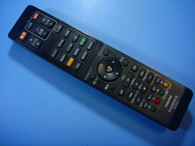 【商品情報】 メーカー：東芝 型番：SE-R0354 付属品：本体（写真内の物ですべてになります） ※電池カバー、バッテリー、充電器、コード、ふた カバー、枠等の付属品は写真に写ってない場合付属しません。 【商品の状態に関して】 使用感、スレキズ、日焼け、汚れ等あります。 【状態に関して】 ・割れ、さび、日焼け、変色等写真よりご判断下さい。 ・給湯器等の水回りリモコンの水垢汚れは写真よりご判断下さい。 ・配線ありの商品に関して、切り具合は、写真よりご判断下さい。 ・電池ケース内、その他にさびがある場合写真に掲載致します。 ・商品の色見はご利用のパソコンやモニターの環境により、 実物と多少異なる場合がございます、ご了承下さい。 【赤外線による動作確認ができる商品に関して】 赤外線による動作確認ができる商品は、下記以外の全ボタン動作確認しております。 時刻合わせ、タイマー設定ボタンは動作確認をしていない為、動作保証対象外となります。 不具合がある場合は、上記の（商品の状態に関して）の欄に記載いたします。 赤外線による動作確認がとれる主なリモコンは下記になります。 家庭用エアコン、テレビ、レコーダー、オーディオ、照明などのリモコンです。 ※一部赤外線タイプではない商品がございます。その場合は動作未確認のため、 動作保証は、下記の給湯器などのリモコンと同じ扱いとなります。 【業務エアコン、給湯器、子機等に関して】 本体がない為動作確認は行っておりません。 万が一、不具合の額ご返金致します。(到着7日以内に限ります) ※取付前に必ず業者の方に動作確認をしてもらって下さい。 【充電器、バッテリー等がある商品に関して】 バッテリー、充電器、コード等写真に写ってる場合は付属します。 ※バッテリーは、消耗品の為、動作補償対象外になります。 使用可能か、寿命等も不明です。 【商品の清掃に関して】 できるだけ販売価格を抑えるため、全体的に簡易清掃になります。 商品に管理番号を貼り保管しているため、テープの粘着部が 残る場合がございます。上記、ご了承ください。 【発送に関して】 全国一律送料無料（日本郵便） ※離島・一部地域でも追加送料はかかりません。 厚み3cm以内はクリックポストで発送致します 厚み3cm以上はレターパックで発送致します。 13時までのお支払いの場合、当日発送致します。 13時以降のお支払いの場合、翌日発送致します。 ※交通状況、天候、当社の都合等で変更になる場合があります。 もちろんその場合も送料無料です。 【不良品返金保証に関して】 商品説明に記載が無い破損、不具合がある場合ご返金致します。　　　 到着後7日間以内にメール又はお電話にてご連絡下さい。 お客様都合による返品・交換は受付けておりません。ご了承下さい。 【ストア情報】 会社名：オークショップ 電話番号：076-201-8087 免許情報：古物商許可証　第511070011425号/石川県公安委員会　