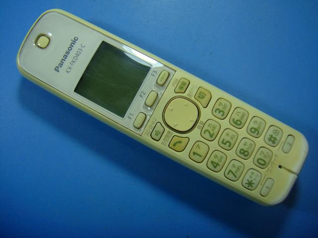 【商品情報】 メーカー：Panasonic 型番：KX-FKD403-C 付属品：本体（写真内の物ですべてになります） ※電池カバー、バッテリー、充電器、コード、ふた カバー、枠等の付属品は写真に写ってない場合付属しません。 【商品の状態に...