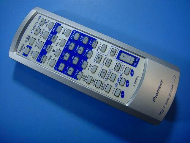 【商品情報】 メーカー：パイオニア 型番：AXD7303 付属品：本体（写真内の物ですべてになります） ※電池カバー、バッテリー、充電器、コード、ふた カバー、枠等の付属品は写真に写ってない場合付属しません。 【商品の状態に関して】 使用感、スレキズ、日焼け等あります。 【状態に関して】 ・割れ、さび、日焼け、変色等写真よりご判断下さい。 ・給湯器等の水回りリモコンの水垢汚れは写真よりご判断下さい。 ・配線ありの商品に関して、切り具合は、写真よりご判断下さい。 ・電池ケース内、その他にさびがある場合写真に掲載致します。 ・商品の色見はご利用のパソコンやモニターの環境により、 実物と多少異なる場合がございます、ご了承下さい。 【赤外線による動作確認ができる商品に関して】 赤外線による動作確認ができる商品は、全ボタン動作確認しております。 不具合がある場合は、上記の（商品の状態に関して）の欄に記載いたします。 赤外線による動作確認がとれる主なリモコンは下記になります。 家庭用エアコン、テレビ、レコーダー、オーディオ、照明などのリモコンです。 ※一部赤外線タイプではない商品がございます。その場合は動作未確認のため、 動作保証は、下記の給湯器などのリモコンと同じ扱いとなります。 【業務エアコン、給湯器、子機等に関して】 本体がない為動作確認は行っておりません。 万が一、不具合の額ご返金致します。(到着7日以内に限ります) ※取付前に必ず業者の方に動作確認をしてもらって下さい。 【充電器、バッテリー等がある商品に関して】 バッテリー、充電器、コード等写真に写ってる場合は付属します。 ※バッテリーは、消耗品の為、動作補償対象外になります。 使用可能か、寿命等も不明です。 【商品の清掃に関して】 できるだけ販売価格を抑えるため、全体的に簡易清掃になります。 商品に管理番号を貼り保管しているため、テープの粘着部が 残る場合がございます。上記、ご了承ください。 【発送に関して】 全国一律送料無料（日本郵便） ※離島・一部地域でも追加送料はかかりません。 厚み3cm以内はクリックポストで発送致します 厚み3cm以上はレターパックで発送致します。 13時までのお支払いの場合、当日発送致します。 13時以降のお支払いの場合、翌日発送致します。 ※交通状況、天候、当社の都合等で変更になる場合があります。 もちろんその場合も送料無料です。 【不良品返金保証に関して】 商品説明に記載が無い破損、不具合がある場合ご返金致します。　　　 到着後7日間以内にメール又はお電話にてご連絡下さい。 お客様都合による返品・交換は受付けておりません。ご了承下さい。 【ストア情報】 会社名：オークショップ 電話番号：076-201-8087 免許情報：古物商許可証　第511070011425号/石川県公安委員会　