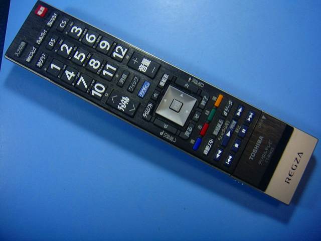 【商品情報】 メーカー：東芝 型番:CT-90425　　　　　　　　　　　　　　　　　　 付属品：本体（写真内の物ですべてになります） ※電池カバー、バッテリー、充電器、コード、ふた カバー、枠等の付属品は写真に写ってない場合付属しません。 【商品の状態に関して】 使用感、スレキズ、日焼け等あります。 【状態に関して】 ・割れ、さび、日焼け、変色等写真よりご判断下さい。 ・給湯器等の水回りリモコンの水垢汚れは写真よりご判断下さい。 ・配線ありの商品に関して、切り具合は、写真よりご判断下さい。 ・電池ケース内、その他にさびがある場合写真に掲載致します。 ・商品の色見はご利用のパソコンやモニターの環境により、 実物と多少異なる場合がございます、ご了承下さい。 【赤外線による動作確認ができる商品に関して】 赤外線による動作確認ができる商品は、全ボタン動作確認しております。 不具合がある場合は、上記の（商品の状態に関して）の欄に記載いたします。 赤外線による動作確認がとれる主なリモコンは下記になります。 家庭用エアコン、テレビ、レコーダー、オーディオ、照明などのリモコンです。 ※一部赤外線タイプではない商品がございます。その場合は動作未確認のため、 動作保証は、下記の給湯器などのリモコンと同じ扱いとなります。 【業務エアコン、給湯器、子機等に関して】 本体がない為動作確認は行っておりません。 万が一、不具合の額ご返金致します。(到着7日以内に限ります) ※取付前に必ず業者の方に動作確認をしてもらって下さい。 【充電器、バッテリー等がある商品に関して】 バッテリー、充電器、コード等写真に写ってる場合は付属します。 ※バッテリーは、消耗品の為、動作補償対象外になります。 使用可能か、寿命等も不明です。 【商品の清掃に関して】 できるだけ販売価格を抑えるため、全体的に簡易清掃になります。 商品に管理番号を貼り保管しているため、テープの粘着部が 残る場合がございます。上記、ご了承ください。 【発送に関して】 全国一律送料無料（日本郵便） ※離島・一部地域でも追加送料はかかりません。 厚み3cm以内はクリックポストで発送致します 厚み3cm以上はレターパックで発送致します。 13時までのお支払いの場合、当日発送致します。 13時以降のお支払いの場合、翌日発送致します。 ※交通状況、天候、当社の都合等で変更になる場合があります。 もちろんその場合も送料無料です。 【不良品返金保証に関して】 商品説明に記載が無い破損、不具合がある場合ご返金致します。　　　 到着後7日間以内にメール又はお電話にてご連絡下さい。 お客様都合による返品・交換は受付けておりません。ご了承下さい。 【ストア情報】 会社名：オークショップ 電話番号：076-201-8087 免許情報：古物商許可証　第511070011425号/石川県公安委員会　