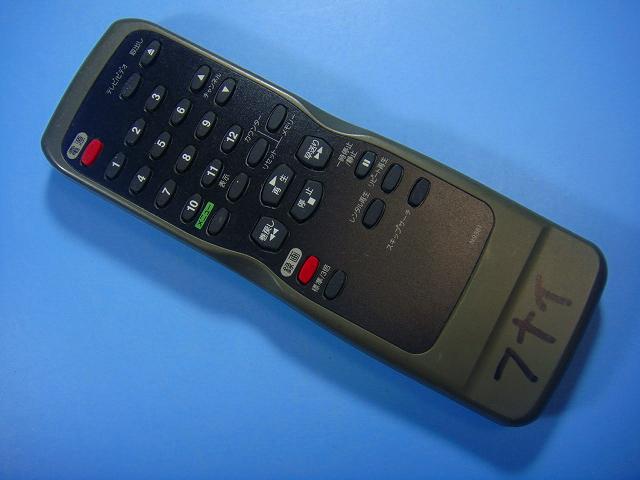 【商品情報】 メーカー：フナイ 型番：N9361　　　　　　　　　　　　　　　　　　　　　　 付属品：本体（写真内の物ですべてになります） ※電池カバー、バッテリー、充電器、コード、ふた カバー、枠等の付属品は写真に写ってない場合付属しません。 【商品の状態に関して】 使用感、スレキズ、日焼け等あります。 赤外線による動作確認OKでした 【状態に関して】 ・割れ、さび、日焼け、変色等写真よりご判断下さい。 ・給湯器等の水回りリモコンの水垢汚れは写真よりご判断下さい。 ・配線ありの商品に関して、切り具合は、写真よりご判断下さい。 ・電池ケース内、その他にさびがある場合写真に掲載致します。 ・商品の色見はご利用のパソコンやモニターの環境により、 実物と多少異なる場合がございます、ご了承下さい。 【赤外線による動作確認ができる商品に関して】 赤外線による動作確認ができる商品は、全ボタン動作確認しております。 不具合がある場合は、上記の（商品の状態に関して）の欄に記載いたします。 赤外線による動作確認がとれる主なリモコンは下記になります。 家庭用エアコン、テレビ、レコーダー、オーディオ、照明などのリモコンです。 ※一部赤外線タイプではない商品がございます。その場合は動作未確認のため、 動作保証は、下記の給湯器などのリモコンと同じ扱いとなります。 【業務エアコン、給湯器、子機等に関して】 本体がない為動作確認は行っておりません。 万が一、不具合の額ご返金致します。(到着7日以内に限ります) ※取付前に必ず業者の方に動作確認をしてもらって下さい。 【充電器、バッテリー等がある商品に関して】 バッテリー、充電器、コード等写真に写ってる場合は付属します。 ※バッテリーは、消耗品の為、動作補償対象外になります。 使用可能か、寿命等も不明です。 【商品の清掃に関して】 できるだけ販売価格を抑えるため、全体的に簡易清掃になります。 商品に管理番号を貼り保管しているため、テープの粘着部が 残る場合がございます。上記、ご了承ください。 【発送に関して】 全国一律送料無料（日本郵便） ※離島・一部地域でも追加送料はかかりません。 厚み3cm以内はクリックポストで発送致します 厚み3cm以上はレターパックで発送致します。 13時までのお支払いの場合、当日発送致します。 13時以降のお支払いの場合、翌日発送致します。 ※交通状況、天候、当社の都合等で変更になる場合があります。 もちろんその場合も送料無料です。 【不良品返金保証に関して】 商品説明に記載が無い破損、不具合がある場合ご返金致します。　　　 到着後7日間以内にメール又はお電話にてご連絡下さい。 お客様都合による返品・交換は受付けておりません。ご了承下さい。 【ストア情報】 会社名：オークショップ 電話番号：076-201-8087 免許情報：古物商許可証　第511070011425号/石川県公安委員会　
