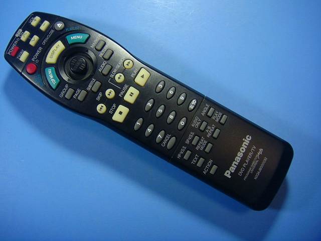 【商品情報】 メーカー：Panasonic 型番：N2QAJB000032 付属品：本体（写真内の物ですべてになります） ※電池カバー、バッテリー、充電器、コード、ふた カバー、枠等の付属品は写真に写ってない場合付属しません。 【商品の状態に関して】 使用感、スレキズ、日焼け、汚れ等あります。 赤外線による動作確認OKでした 【状態に関して】 ・割れ、さび、日焼け、変色等写真よりご判断下さい。 ・給湯器等の水回りリモコンの水垢汚れは写真よりご判断下さい。 ・配線ありの商品に関して、切り具合は、写真よりご判断下さい。 ・電池ケース内、その他にさびがある場合写真に掲載致します。 ・商品の色見はご利用のパソコンやモニターの環境により、 実物と多少異なる場合がございます、ご了承下さい。 【赤外線による動作確認ができる商品に関して】 赤外線による動作確認ができる商品は、下記以外の全ボタン動作確認しております。 時刻合わせ、タイマー設定ボタンは動作確認をしていない為、動作保証対象外となります。 不具合がある場合は、上記の（商品の状態に関して）の欄に記載いたします。 赤外線による動作確認がとれる主なリモコンは下記になります。 家庭用エアコン、テレビ、レコーダー、オーディオ、照明などのリモコンです。 ※一部赤外線タイプではない商品がございます。その場合は動作未確認のため、 動作保証は、下記の給湯器などのリモコンと同じ扱いとなります。 【業務エアコン、給湯器、子機等に関して】 本体がない為動作確認は行っておりません。 万が一、不具合の額ご返金致します。(到着7日以内に限ります) ※取付前に必ず業者の方に動作確認をしてもらって下さい。 【充電器、バッテリー等がある商品に関して】 バッテリー、充電器、コード等写真に写ってる場合は付属します。 ※バッテリーは、消耗品の為、動作補償対象外になります。 使用可能か、寿命等も不明です。 【商品の清掃に関して】 できるだけ販売価格を抑えるため、全体的に簡易清掃になります。 商品に管理番号を貼り保管しているため、テープの粘着部が 残る場合がございます。上記、ご了承ください。 【発送に関して】 全国一律送料無料（日本郵便） ※離島・一部地域でも追加送料はかかりません。 厚み3cm以内はクリックポストで発送致します 厚み3cm以上はレターパックで発送致します。 13時までのお支払いの場合、当日発送致します。 13時以降のお支払いの場合、翌日発送致します。 ※交通状況、天候、当社の都合等で変更になる場合があります。 もちろんその場合も送料無料です。 【不良品返金保証に関して】 商品説明に記載が無い破損、不具合がある場合ご返金致します。　　　 到着後7日間以内にメール又はお電話にてご連絡下さい。 お客様都合による返品・交換は受付けておりません。ご了承下さい。 【ストア情報】 会社名：オークショップ 電話番号：076-201-8087 免許情報：古物商許可証　第511070011425号/石川県公安委員会　