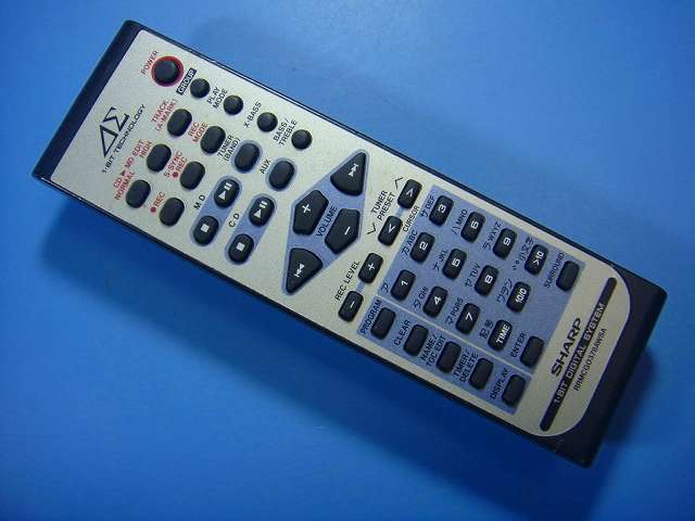【商品情報】 メーカー：SHARP 型番：RRMCG0378AWSA 付属品：本体（写真内の物ですべてになります） ※電池カバー、バッテリー、充電器、コード、ふた カバー、枠等の付属品は写真に写ってない場合付属しません。 【商品の状態に関して】 使用感、スレキズ、日焼け、汚れ等あります。 赤外線による動作確認OKでした 【状態に関して】 ・割れ、さび、日焼け、変色等写真よりご判断下さい。 ・給湯器等の水回りリモコンの水垢汚れは写真よりご判断下さい。 ・配線ありの商品に関して、切り具合は、写真よりご判断下さい。 ・電池ケース内、その他にさびがある場合写真に掲載致します。 ・商品の色見はご利用のパソコンやモニターの環境により、 実物と多少異なる場合がございます、ご了承下さい。 【赤外線による動作確認ができる商品に関して】 赤外線による動作確認ができる商品は、下記以外の全ボタン動作確認しております。 時刻合わせ、タイマー設定ボタンは動作確認をしていない為、動作保証対象外となります。 不具合がある場合は、上記の（商品の状態に関して）の欄に記載いたします。 赤外線による動作確認がとれる主なリモコンは下記になります。 家庭用エアコン、テレビ、レコーダー、オーディオ、照明などのリモコンです。 ※一部赤外線タイプではない商品がございます。その場合は動作未確認のため、 動作保証は、下記の給湯器などのリモコンと同じ扱いとなります。 【業務エアコン、給湯器、子機等に関して】 本体がない為動作確認は行っておりません。 万が一、不具合の額ご返金致します。(到着7日以内に限ります) ※取付前に必ず業者の方に動作確認をしてもらって下さい。 【充電器、バッテリー等がある商品に関して】 バッテリー、充電器、コード等写真に写ってる場合は付属します。 ※バッテリーは、消耗品の為、動作補償対象外になります。 使用可能か、寿命等も不明です。 【商品の清掃に関して】 できるだけ販売価格を抑えるため、全体的に簡易清掃になります。 商品に管理番号を貼り保管しているため、テープの粘着部が 残る場合がございます。上記、ご了承ください。 【発送に関して】 全国一律送料無料（日本郵便） ※離島・一部地域でも追加送料はかかりません。 厚み3cm以内はクリックポストで発送致します 厚み3cm以上はレターパックで発送致します。 13時までのお支払いの場合、当日発送致します。 13時以降のお支払いの場合、翌日発送致します。 ※交通状況、天候、当社の都合等で変更になる場合があります。 もちろんその場合も送料無料です。 【不良品返金保証に関して】 商品説明に記載が無い破損、不具合がある場合ご返金致します。　　　 到着後7日間以内にメール又はお電話にてご連絡下さい。 お客様都合による返品・交換は受付けておりません。ご了承下さい。 【ストア情報】 会社名：オークショップ 電話番号：076-201-8087 免許情報：古物商許可証　第511070011425号/石川県公安委員会　