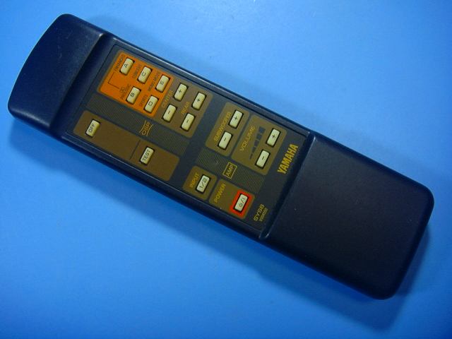 【商品情報】 メーカー：ヤマハ 型番：SYS8 V004550 付属品：本体（写真内の物ですべてになります） ※電池カバー、バッテリー、充電器、コード、ふた カバー、枠等の付属品は写真に写ってない場合付属しません。 【商品の状態に関して】 使用感、スレキズ、日焼け等あります。 赤外線による動作確認OKでした 【状態に関して】 ・割れ、さび、日焼け、変色等写真よりご判断下さい。 ・給湯器等の水回りリモコンの水垢汚れは写真よりご判断下さい。 ・配線ありの商品に関して、切り具合は、写真よりご判断下さい。 ・電池ケース内、その他にさびがある場合写真に掲載致します。 ・商品の色見はご利用のパソコンやモニターの環境により、 実物と多少異なる場合がございます、ご了承下さい。 【赤外線による動作確認ができる商品に関して】 赤外線による動作確認ができる商品は、全ボタン動作確認しております。 不具合がある場合は、上記の（商品の状態に関して）の欄に記載いたします。 赤外線による動作確認がとれる主なリモコンは下記になります。 家庭用エアコン、テレビ、レコーダー、オーディオ、照明などのリモコンです。 ※一部赤外線タイプではない商品がございます。その場合は動作未確認のため、 動作保証は、下記の給湯器などのリモコンと同じ扱いとなります。 【業務エアコン、給湯器、子機等に関して】 本体がない為動作確認は行っておりません。 万が一、不具合の額ご返金致します。(到着7日以内に限ります) ※取付前に必ず業者の方に動作確認をしてもらって下さい。 【充電器、バッテリー等がある商品に関して】 バッテリー、充電器、コード等写真に写ってる場合は付属します。 ※バッテリーは、消耗品の為、動作補償対象外になります。 使用可能か、寿命等も不明です。 【商品の清掃に関して】 できるだけ販売価格を抑えるため、全体的に簡易清掃になります。 商品に管理番号を貼り保管しているため、テープの粘着部が 残る場合がございます。上記、ご了承ください。 【発送に関して】 全国一律送料無料（日本郵便） ※離島・一部地域でも追加送料はかかりません。 厚み3cm以内はクリックポストで発送致します 厚み3cm以上はレターパックで発送致します。 13時までのお支払いの場合、当日発送致します。 13時以降のお支払いの場合、翌日発送致します。 ※交通状況、天候、当社の都合等で変更になる場合があります。 もちろんその場合も送料無料です。 【不良品返金保証に関して】 商品説明に記載が無い破損、不具合がある場合ご返金致します。　　　 到着後7日間以内にメール又はお電話にてご連絡下さい。 お客様都合による返品・交換は受付けておりません。ご了承下さい。 【ストア情報】 会社名：オークショップ 電話番号：076-201-8087 免許情報：古物商許可証　第511070011425号/石川県公安委員会　
