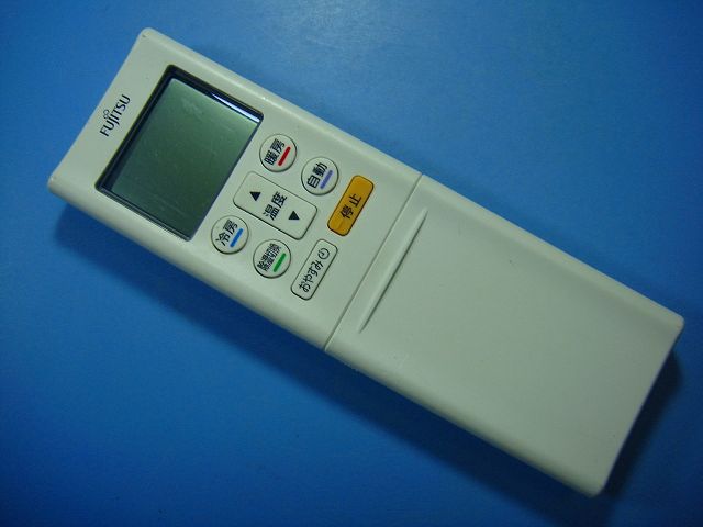 【商品情報】 メーカー：富士通 型番：AR-RFC5J 付属品：本体（写真内の物ですべてになります） ※電池カバー、バッテリー、充電器、コード、ふた カバー、枠等の付属品は写真に写ってない場合付属しません。 【商品の状態に関して】 使用感、スレキズ、日焼け等あります。 赤外線による動作確認OKでした 【状態に関して】 ・割れ、さび、日焼け、変色等写真よりご判断下さい。 ・給湯器等の水回りリモコンの水垢汚れは写真よりご判断下さい。 ・配線ありの商品に関して、切り具合は、写真よりご判断下さい。 ・電池ケース内、その他にさびがある場合写真に掲載致します。 ・簡易清掃になります。（アルコール消毒済み） ・商品の色見はご利用のパソコンやモニターの環境により、 実物と多少異なる場合がございます、ご了承下さい。 【業務エアコン、給湯器、子機等に関して】 本体がない為動作確認は行っておりません。 万が一、不具合の額ご返金致します。(到着7日以内に限ります) ※取付前に必ず業者の方に動作確認をしてもらって下さい。 【充電器、バッテリー等がある商品に関して】 バッテリー、充電器、コード等写真に写ってる場合は付属します。 ※バッテリーは、消耗品の為、動作補償対象外になります。 使用可能か、寿命等も不明です。 【発送に関して】 全国一律送料無料（日本郵便） ※離島・一部地域でも追加送料はかかりません。 厚み3cm以内はクリックポストで発送致します 厚み3cm以上はレターパックで発送致します。 13時までのお支払いの場合、当日発送致します。 13時以降のお支払いの場合、翌日発送致します。 ※交通状況、天候、当社の都合等で変更になる場合があります。 もちろんその場合も送料無料です。 【不良品返金保証に関して】 商品説明に記載が無い破損、不具合がある場合ご返金致します。　　　 到着後7日間以内にメール又はお電話にてご連絡下さい。 お客様都合による返品・交換は受付けておりません。ご了承下さい。 【ストア情報】 会社名：オークショップ 電話番号：076-201-8087 免許情報：古物商許可証　第511070011425号/石川県公安委員会