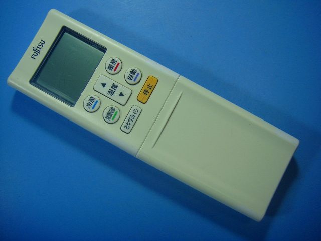 【商品情報】 メーカー：富士通 型番：AR-RFC5J 付属品：本体（写真内の物ですべてになります） ※電池カバー、バッテリー、充電器、コード、ふた カバー、枠等の付属品は写真に写ってない場合付属しません。 【商品の状態に関して】 使用感、スレキズ、日焼け等あります。 赤外線による動作確認OKでした 【状態に関して】 ・割れ、さび、日焼け、変色等写真よりご判断下さい。 ・給湯器等の水回りリモコンの水垢汚れは写真よりご判断下さい。 ・配線ありの商品に関して、切り具合は、写真よりご判断下さい。 ・電池ケース内、その他にさびがある場合写真に掲載致します。 ・簡易清掃になります。（アルコール消毒済み） ・商品の色見はご利用のパソコンやモニターの環境により、 実物と多少異なる場合がございます、ご了承下さい。 【業務エアコン、給湯器、子機等に関して】 本体がない為動作確認は行っておりません。 万が一、不具合の額ご返金致します。(到着7日以内に限ります) ※取付前に必ず業者の方に動作確認をしてもらって下さい。 【充電器、バッテリー等がある商品に関して】 バッテリー、充電器、コード等写真に写ってる場合は付属します。 ※バッテリーは、消耗品の為、動作補償対象外になります。 使用可能か、寿命等も不明です。 【発送に関して】 全国一律送料無料（日本郵便） ※離島・一部地域でも追加送料はかかりません。 厚み3cm以内はクリックポストで発送致します 厚み3cm以上はレターパックで発送致します。 13時までのお支払いの場合、当日発送致します。 13時以降のお支払いの場合、翌日発送致します。 ※交通状況、天候、当社の都合等で変更になる場合があります。 もちろんその場合も送料無料です。 【不良品返金保証に関して】 商品説明に記載が無い破損、不具合がある場合ご返金致します。　　　 到着後7日間以内にメール又はお電話にてご連絡下さい。 お客様都合による返品・交換は受付けておりません。ご了承下さい。 【ストア情報】 会社名：オークショップ 電話番号：076-201-8087 免許情報：古物商許可証　第511070011425号/石川県公安委員会