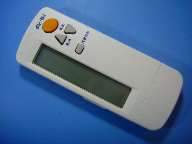 【商品情報】 メーカー：不明 型番：BRC4C105 付属品：本体（写真内の物ですべてになります） ※電池カバー、バッテリー、充電器、コード、ふた カバー、枠等の付属品は写真に写ってない場合付属しません。 【商品の状態に関して】 使用感、スレキズ、日焼け等あります。 赤外線による動作確認OKでした 【状態に関して】 ・割れ、さび、日焼け、変色等写真よりご判断下さい。 ・給湯器等の水回りリモコンの水垢汚れは写真よりご判断下さい。 ・配線ありの商品に関して、切り具合は、写真よりご判断下さい。 ・電池ケース内、その他にさびがある場合写真に掲載致します。 ・商品の色見はご利用のパソコンやモニターの環境により、 実物と多少異なる場合がございます、ご了承下さい。 【赤外線による動作確認ができる商品に関して】 赤外線による動作確認ができる商品は、全ボタン動作確認しております。 不具合がある場合は、上記の（商品の状態に関して）の欄に記載いたします。 赤外線による動作確認がとれる主なリモコンは下記になります。 家庭用エアコン、テレビ、レコーダー、オーディオ、照明などのリモコンです。 ※一部赤外線タイプではない商品がございます。その場合は動作未確認のため、 動作保証は、下記の給湯器などのリモコンと同じ扱いとなります。 【業務エアコン、給湯器、子機等に関して】 本体がない為動作確認は行っておりません。 万が一、不具合の額ご返金致します。(到着7日以内に限ります) ※取付前に必ず業者の方に動作確認をしてもらって下さい。 【充電器、バッテリー等がある商品に関して】 バッテリー、充電器、コード等写真に写ってる場合は付属します。 ※バッテリーは、消耗品の為、動作補償対象外になります。 使用可能か、寿命等も不明です。 【商品の清掃に関して】 できるだけ販売価格を抑えるため、全体的に簡易清掃になります。 商品に管理番号を貼り保管しているため、テープの粘着部が 残る場合がございます。ご了承ください。 【発送に関して】 全国一律送料無料（日本郵便） ※離島・一部地域でも追加送料はかかりません。 厚み3cm以内はクリックポストで発送致します 厚み3cm以上はレターパックで発送致します。 13時までのお支払いの場合、当日発送致します。 13時以降のお支払いの場合、翌日発送致します。 ※交通状況、天候、当社の都合等で変更になる場合があります。 もちろんその場合も送料無料です。 【不良品返金保証に関して】 商品説明に記載が無い破損、不具合がある場合ご返金致します。　　　 到着後7日間以内にメール又はお電話にてご連絡下さい。 お客様都合による返品・交換は受付けておりません。ご了承下さい。 【ストア情報】 会社名：オークショップ 電話番号：076-201-8087 免許情報：古物商許可証　第511070011425号/石川県公安委員会　