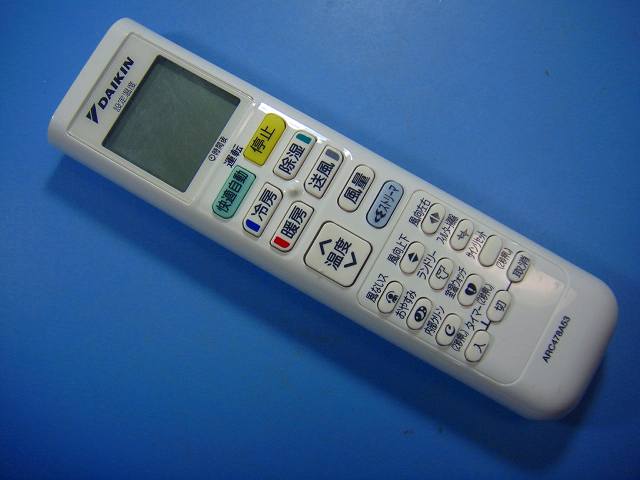 【商品情報】 メーカー：ダイキン 型番：ARC478A53 付属品：本体（写真内の物ですべてになります） ※電池カバー、バッテリー、充電器、コード、ふた カバー、枠等の付属品は写真に写ってない場合付属しません。 【商品の状態に関して】 使用感、スレキズ、日焼け等あります。 赤外線による動作確認OKでした 【状態に関して】 ・割れ、さび、日焼け、変色等写真よりご判断下さい。 ・給湯器等の水回りリモコンの水垢汚れは写真よりご判断下さい。 ・配線ありの商品に関して、切り具合は、写真よりご判断下さい。 ・電池ケース内、その他にさびがある場合写真に掲載致します。 ・商品の色見はご利用のパソコンやモニターの環境により、 実物と多少異なる場合がございます、ご了承下さい。 【赤外線による動作確認ができる商品に関して】 赤外線による動作確認ができる商品は、全ボタン動作確認しております。 不具合がある場合は、上記の（商品の状態に関して）の欄に記載いたします。 赤外線による動作確認がとれる主なリモコンは下記になります。 家庭用エアコン、テレビ、レコーダー、オーディオ、照明などのリモコンです。 ※一部赤外線タイプではない商品がございます。その場合は動作未確認のため、 動作保証は、下記の給湯器などのリモコンと同じ扱いとなります。 【業務エアコン、給湯器、子機等に関して】 本体がない為動作確認は行っておりません。 万が一、不具合の額ご返金致します。(到着7日以内に限ります) ※取付前に必ず業者の方に動作確認をしてもらって下さい。 【充電器、バッテリー等がある商品に関して】 バッテリー、充電器、コード等写真に写ってる場合は付属します。 ※バッテリーは、消耗品の為、動作補償対象外になります。 使用可能か、寿命等も不明です。 【商品の清掃に関して】 できるだけ販売価格を抑えるため、全体的に簡易清掃になります。 商品に管理番号を貼り保管しているため、テープの粘着部が 残る場合がございます。ご了承ください。 【発送に関して】 全国一律送料無料（日本郵便） ※離島・一部地域でも追加送料はかかりません。 厚み3cm以内はクリックポストで発送致します 厚み3cm以上はレターパックで発送致します。 13時までのお支払いの場合、当日発送致します。 13時以降のお支払いの場合、翌日発送致します。 ※交通状況、天候、当社の都合等で変更になる場合があります。 もちろんその場合も送料無料です。 【不良品返金保証に関して】 商品説明に記載が無い破損、不具合がある場合ご返金致します。　　　 到着後7日間以内にメール又はお電話にてご連絡下さい。 お客様都合による返品・交換は受付けておりません。ご了承下さい。 【ストア情報】 会社名：オークショップ 電話番号：076-201-8087 免許情報：古物商許可証　第511070011425号/石川県公安委員会　