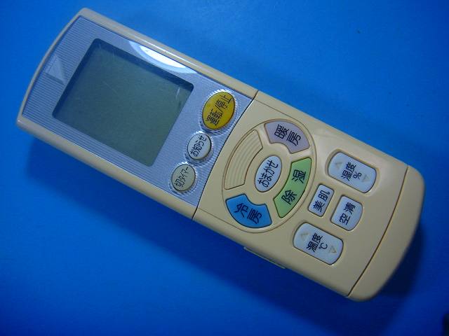【商品情報】 メーカー：ダイキン 型番：ARC444A39 付属品：本体（写真内の物ですべてになります） ※電池カバー、バッテリー、充電器、コード、ふた カバー、枠等の付属品は写真に写ってない場合付属しません。 【商品の状態に関して】 使用感、スレキズ、日焼け等あります。 赤外線による動作確認OKでした 【状態に関して】 ・割れ、さび、日焼け、変色等写真よりご判断下さい。 ・給湯器等の水回りリモコンの水垢汚れは写真よりご判断下さい。 ・配線ありの商品に関して、切り具合は、写真よりご判断下さい。 ・電池ケース内、その他にさびがある場合写真に掲載致します。 ・商品の色見はご利用のパソコンやモニターの環境により、 実物と多少異なる場合がございます、ご了承下さい。 【赤外線による動作確認ができる商品に関して】 赤外線による動作確認ができる商品は、全ボタン動作確認しております。 不具合がある場合は、上記の（商品の状態に関して）の欄に記載いたします。 赤外線による動作確認がとれる主なリモコンは下記になります。 家庭用エアコン、テレビ、レコーダー、オーディオ、照明などのリモコンです。 ※一部赤外線タイプではない商品がございます。その場合は動作未確認のため、 動作保証は、下記の給湯器などのリモコンと同じ扱いとなります。 【業務エアコン、給湯器、子機等に関して】 本体がない為動作確認は行っておりません。 万が一、不具合の額ご返金致します。(到着7日以内に限ります) ※取付前に必ず業者の方に動作確認をしてもらって下さい。 【充電器、バッテリー等がある商品に関して】 バッテリー、充電器、コード等写真に写ってる場合は付属します。 ※バッテリーは、消耗品の為、動作補償対象外になります。 使用可能か、寿命等も不明です。 【商品の清掃に関して】 できるだけ販売価格を抑えるため、全体的に簡易清掃になります。 商品に管理番号を貼り保管しているため、テープの粘着部が 残る場合がございます。ご了承ください。 【発送に関して】 全国一律送料無料（日本郵便） ※離島・一部地域でも追加送料はかかりません。 厚み3cm以内はクリックポストで発送致します 厚み3cm以上はレターパックで発送致します。 13時までのお支払いの場合、当日発送致します。 13時以降のお支払いの場合、翌日発送致します。 ※交通状況、天候、当社の都合等で変更になる場合があります。 もちろんその場合も送料無料です。 【不良品返金保証に関して】 商品説明に記載が無い破損、不具合がある場合ご返金致します。　　　 到着後7日間以内にメール又はお電話にてご連絡下さい。 お客様都合による返品・交換は受付けておりません。ご了承下さい。 【ストア情報】 会社名：オークショップ 電話番号：076-201-8087 免許情報：古物商許可証　第511070011425号/石川県公安委員会　
