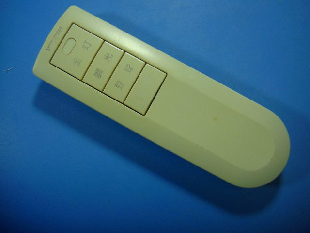 【商品情報】 メーカー：三菱 型番：TA10 付属品：本体（写真内の物ですべてになります） ※電池カバー、バッテリー、充電器、コード、ふた カバー、枠等、写真に写っていない物は付属しません。 【商品の状態に関して】 使用感、スレキズ、日焼け等あります。 赤外線による動作確認OKでした 【状態に関して】 ・割れ、さび、日焼け、変色等写真よりご判断下さい。 ・給湯器等の水回りリモコンの水垢汚れは写真よりご判断下さい。 ・配線ありの商品に関して、切り具合は、写真よりご判断下さい。 ・電池ケース内、その他にさびがある場合写真に掲載致します。 ・簡易清掃になります。（アルコール消毒済み） ・商品の色見はご利用のパソコンやモニターの環境により、 　実物と多少異なる場合があります、ご了承下さい。 【業務エアコン、給湯器、子機等に関して】 本体がない為動作確認は行っておりません。 万が一、不具合の額ご返金致します。(到着7日以内に限ります) ※取付前に必ず業者の方に動作確認をしてもらって下さい。 【充電器、バッテリー等がある商品に関して】 バッテリー、充電器、コード等写真に写ってる場合は付属します。 ※バッテリーは、消耗品の為、動作補償対象外になります。 使用可能か、寿命等も不明です。 【発送に関して】 全国一律送料無料（日本郵便） ※離島・一部地域でも追加送料はかかりません。 厚み3cm以内はクリックポストで発送致します 厚み3cm以上はレターパックで発送致します。 13時までのお支払いの場合、当日発送致します。 13時以降のお支払いの場合、翌日発送致します。 ※交通状況、天候、当社の都合等で変更になる場合があります。 もちろんその場合も送料無料です。 【不良品返金保証に関して】 商品説明に記載が無い破損、不具合がある場合ご返金致します。　　　 到着後7日間以内にメール又はお電話にてご連絡下さい。 お客様都合による返品・交換は受付けておりません。ご了承下さい。 【ストア情報】 会社名：オークショップ 電話番号：076-201-8087 免許情報：古物商許可証　第511070011425号/石川県公安委員会