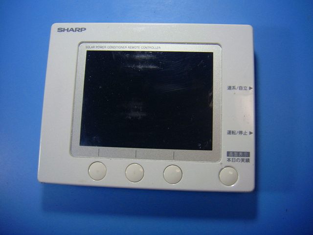 【商品情報】 メーカー：SHARP 型番：RRMCK0003SNZZ/Z 付属品：本体（写真内の物ですべてになります） ※電池カバー、バッテリー、充電器、コード、ふた カバー、枠等の付属品は写真に写ってない場合付属しません。 【商品の状態に関して】 使用感、スレキズ、日焼け、汚れ等あります。 【状態に関して】 ・割れ、さび、日焼け、変色等写真よりご判断下さい。 ・給湯器等の水回りリモコンの水垢汚れは写真よりご判断下さい。 ・配線ありの商品に関して、切り具合は、写真よりご判断下さい。 ・電池ケース内、その他にさびがある場合写真に掲載致します。 ・商品の色見はご利用のパソコンやモニターの環境により、 実物と多少異なる場合がございます、ご了承下さい。 【赤外線による動作確認ができる商品に関して】 赤外線による動作確認ができる商品は、下記以外の全ボタン動作確認しております。 時刻合わせ、タイマー設定ボタンは動作確認をしていない為、動作保証対象外となります。 不具合がある場合は、上記の（商品の状態に関して）の欄に記載いたします。 赤外線による動作確認がとれる主なリモコンは下記になります。 家庭用エアコン、テレビ、レコーダー、オーディオ、照明などのリモコンです。 ※一部赤外線タイプではない商品がございます。その場合は動作未確認のため、 動作保証は、下記の給湯器などのリモコンと同じ扱いとなります。 【業務エアコン、給湯器、子機等に関して】 本体がない為動作確認は行っておりません。 万が一、不具合の額ご返金致します。(到着7日以内に限ります) ※取付前に必ず業者の方に動作確認をしてもらって下さい。 【充電器、バッテリー等がある商品に関して】 バッテリー、充電器、コード等写真に写ってる場合は付属します。 ※バッテリーは、消耗品の為、動作補償対象外になります。 使用可能か、寿命等も不明です。 【商品の清掃に関して】 できるだけ販売価格を抑えるため、全体的に簡易清掃になります。 商品に管理番号を貼り保管しているため、テープの粘着部が 残る場合がございます。上記、ご了承ください。 【発送に関して】 全国一律送料無料（日本郵便） ※離島・一部地域でも追加送料はかかりません。 厚み3cm以内はクリックポストで発送致します 厚み3cm以上はレターパックで発送致します。 13時までのお支払いの場合、当日発送致します。 13時以降のお支払いの場合、翌日発送致します。 ※交通状況、天候、当社の都合等で変更になる場合があります。 もちろんその場合も送料無料です。 【不良品返金保証に関して】 商品説明に記載が無い破損、不具合がある場合ご返金致します。　　　 到着後7日間以内にメール又はお電話にてご連絡下さい。 お客様都合による返品・交換は受付けておりません。ご了承下さい。 【ストア情報】 会社名：オークショップ 電話番号：076-201-8087 免許情報：古物商許可証　第511070011425号/石川県公安委員会　　　