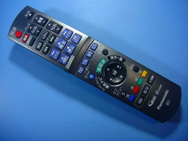 【商品情報】 メーカー：Panasonic 型番：N2QAYB000188 付属品：本体（写真内の物ですべてになります） ※電池カバー、バッテリー、充電器、コード、ふた カバー、枠等の付属品は写真に写ってない場合付属しません。 【商品の状態に関して】 使用感、スレキズ、日焼け、汚れ等あります。 赤外線による動作確認OKでした 【状態に関して】 ・割れ、さび、日焼け、変色等写真よりご判断下さい。 ・給湯器等の水回りリモコンの水垢汚れは写真よりご判断下さい。 ・配線ありの商品に関して、切り具合は、写真よりご判断下さい。 ・電池ケース内、その他にさびがある場合写真に掲載致します。 ・商品の色見はご利用のパソコンやモニターの環境により、 実物と多少異なる場合がございます、ご了承下さい。 【赤外線による動作確認ができる商品に関して】 赤外線による動作確認ができる商品は、下記以外の全ボタン動作確認しております。 時刻合わせ、タイマー設定ボタンは動作確認をしていない為、動作保証対象外となります。 不具合がある場合は、上記の（商品の状態に関して）の欄に記載いたします。 赤外線による動作確認がとれる主なリモコンは下記になります。 家庭用エアコン、テレビ、レコーダー、オーディオ、照明などのリモコンです。 ※一部赤外線タイプではない商品がございます。その場合は動作未確認のため、 動作保証は、下記の給湯器などのリモコンと同じ扱いとなります。 【業務エアコン、給湯器、子機等に関して】 本体がない為動作確認は行っておりません。 万が一、不具合の額ご返金致します。(到着7日以内に限ります) ※取付前に必ず業者の方に動作確認をしてもらって下さい。 【充電器、バッテリー等がある商品に関して】 バッテリー、充電器、コード等写真に写ってる場合は付属します。 ※バッテリーは、消耗品の為、動作補償対象外になります。 使用可能か、寿命等も不明です。 【商品の清掃に関して】 できるだけ販売価格を抑えるため、全体的に簡易清掃になります。 商品に管理番号を貼り保管しているため、テープの粘着部が 残る場合がございます。上記、ご了承ください。 【発送に関して】 全国一律送料無料（日本郵便） ※離島・一部地域でも追加送料はかかりません。 厚み3cm以内はクリックポストで発送致します 厚み3cm以上はレターパックで発送致します。 13時までのお支払いの場合、当日発送致します。 13時以降のお支払いの場合、翌日発送致します。 ※交通状況、天候、当社の都合等で変更になる場合があります。 もちろんその場合も送料無料です。 【不良品返金保証に関して】 商品説明に記載が無い破損、不具合がある場合ご返金致します。　　　 到着後7日間以内にメール又はお電話にてご連絡下さい。 お客様都合による返品・交換は受付けておりません。ご了承下さい。 【ストア情報】 会社名：オークショップ 電話番号：076-201-8087 免許情報：古物商許可証　第511070011425号/石川県公安委員会　