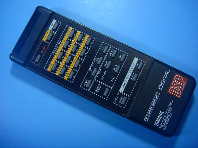 【商品情報】 メーカー：ヤマハ 型番：RS-DSP100 付属品：本体（写真内の物ですべてになります） ※電池カバー、バッテリー、充電器、コード、ふた カバー、枠等の付属品は写真に写ってない場合付属しません。 【商品の状態に関して】 使用感、スレキズ、日焼け等あります。 赤外線による動作確認OKです 【状態に関して】 ・割れ、さび、日焼け、変色等写真よりご判断下さい。 ・給湯器等の水回りリモコンの水垢汚れは写真よりご判断下さい。 ・配線ありの商品に関して、切り具合は、写真よりご判断下さい。 ・電池ケース内、その他にさびがある場合写真に掲載致します。 ・商品の色見はご利用のパソコンやモニターの環境により、 実物と多少異なる場合がございます、ご了承下さい。 【赤外線による動作確認ができる商品に関して】 赤外線による動作確認ができる商品は、全ボタン動作確認しております。 不具合がある場合は、上記の（商品の状態に関して）の欄に記載いたします。 赤外線による動作確認がとれる主なリモコンは下記になります。 家庭用エアコン、テレビ、レコーダー、オーディオ、照明などのリモコンです。 ※一部赤外線タイプではない商品がございます。その場合は動作未確認のため、 動作保証は、下記の給湯器などのリモコンと同じ扱いとなります。 【業務エアコン、給湯器、子機等に関して】 本体がない為動作確認は行っておりません。 万が一、不具合の額ご返金致します。(到着7日以内に限ります) ※取付前に必ず業者の方に動作確認をしてもらって下さい。 【充電器、バッテリー等がある商品に関して】 バッテリー、充電器、コード等写真に写ってる場合は付属します。 ※バッテリーは、消耗品の為、動作補償対象外になります。 使用可能か、寿命等も不明です。 【商品の清掃に関して】 できるだけ販売価格を抑えるため、全体的に簡易清掃になります。 商品に管理番号を貼り保管しているため、テープの粘着部が 残る場合がございます。上記、ご了承ください。 【発送に関して】 全国一律送料無料（日本郵便） ※離島・一部地域でも追加送料はかかりません。 厚み3cm以内はクリックポストで発送致します 厚み3cm以上はレターパックで発送致します。 13時までのお支払いの場合、当日発送致します。 13時以降のお支払いの場合、翌日発送致します。 ※交通状況、天候、当社の都合等で変更になる場合があります。 もちろんその場合も送料無料です。 【不良品返金保証に関して】 商品説明に記載が無い破損、不具合がある場合ご返金致します。　　　 到着後7日間以内にメール又はお電話にてご連絡下さい。 お客様都合による返品・交換は受付けておりません。ご了承下さい。 【ストア情報】 会社名：オークショップ 電話番号：076-201-8087 免許情報：古物商許可証　第511070011425号/石川県公安委員会　