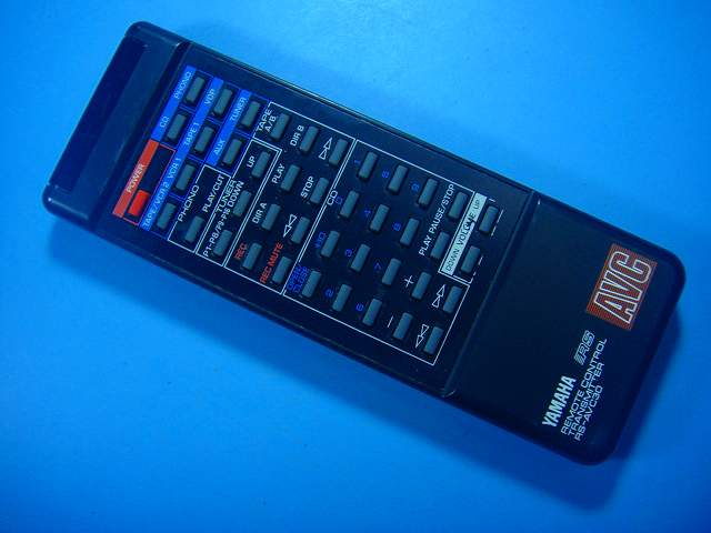 【商品情報】 メーカー：ヤマハ 型番：RS-AVC30 付属品：本体（写真内の物ですべてになります） ※電池カバー、バッテリー、充電器、コード、ふた カバー、枠等の付属品は写真に写ってない場合付属しません。 【商品の状態に関して】 使用感、スレキズ、日焼け等あります。 赤外線による動作確認OKです 【状態に関して】 ・割れ、さび、日焼け、変色等写真よりご判断下さい。 ・給湯器等の水回りリモコンの水垢汚れは写真よりご判断下さい。 ・配線ありの商品に関して、切り具合は、写真よりご判断下さい。 ・電池ケース内、その他にさびがある場合写真に掲載致します。 ・商品の色見はご利用のパソコンやモニターの環境により、 実物と多少異なる場合がございます、ご了承下さい。 【赤外線による動作確認ができる商品に関して】 赤外線による動作確認ができる商品は、全ボタン動作確認しております。 不具合がある場合は、上記の（商品の状態に関して）の欄に記載いたします。 赤外線による動作確認がとれる主なリモコンは下記になります。 家庭用エアコン、テレビ、レコーダー、オーディオ、照明などのリモコンです。 ※一部赤外線タイプではない商品がございます。その場合は動作未確認のため、 動作保証は、下記の給湯器などのリモコンと同じ扱いとなります。 【業務エアコン、給湯器、子機等に関して】 本体がない為動作確認は行っておりません。 万が一、不具合の額ご返金致します。(到着7日以内に限ります) ※取付前に必ず業者の方に動作確認をしてもらって下さい。 【充電器、バッテリー等がある商品に関して】 バッテリー、充電器、コード等写真に写ってる場合は付属します。 ※バッテリーは、消耗品の為、動作補償対象外になります。 使用可能か、寿命等も不明です。 【商品の清掃に関して】 できるだけ販売価格を抑えるため、全体的に簡易清掃になります。 商品に管理番号を貼り保管しているため、テープの粘着部が 残る場合がございます。上記、ご了承ください。 【発送に関して】 全国一律送料無料（日本郵便） ※離島・一部地域でも追加送料はかかりません。 厚み3cm以内はクリックポストで発送致します 厚み3cm以上はレターパックで発送致します。 13時までのお支払いの場合、当日発送致します。 13時以降のお支払いの場合、翌日発送致します。 ※交通状況、天候、当社の都合等で変更になる場合があります。 もちろんその場合も送料無料です。 【不良品返金保証に関して】 商品説明に記載が無い破損、不具合がある場合ご返金致します。　　　 到着後7日間以内にメール又はお電話にてご連絡下さい。 お客様都合による返品・交換は受付けておりません。ご了承下さい。 【ストア情報】 会社名：オークショップ 電話番号：076-201-8087 免許情報：古物商許可証　第511070011425号/石川県公安委員会　