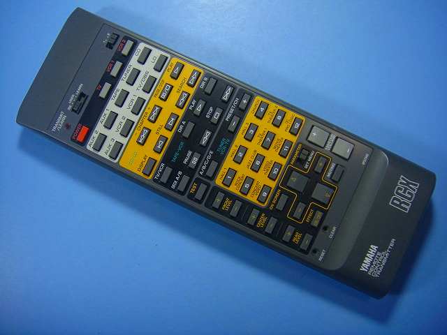 【商品情報】 メーカー：ヤマハ 型番：VP37340 付属品：本体（写真内の物ですべてになります） ※電池カバー、バッテリー、充電器、コード、ふた カバー、枠等の付属品は写真に写ってない場合付属しません。 【商品の状態に関して】 使用感、スレキズ、日焼け等あります。 赤外線による動作確認OKです 【状態に関して】 ・割れ、さび、日焼け、変色等写真よりご判断下さい。 ・給湯器等の水回りリモコンの水垢汚れは写真よりご判断下さい。 ・配線ありの商品に関して、切り具合は、写真よりご判断下さい。 ・電池ケース内、その他にさびがある場合写真に掲載致します。 ・商品の色見はご利用のパソコンやモニターの環境により、 実物と多少異なる場合がございます、ご了承下さい。 【赤外線による動作確認ができる商品に関して】 赤外線による動作確認ができる商品は、全ボタン動作確認しております。 不具合がある場合は、上記の（商品の状態に関して）の欄に記載いたします。 赤外線による動作確認がとれる主なリモコンは下記になります。 家庭用エアコン、テレビ、レコーダー、オーディオ、照明などのリモコンです。 ※一部赤外線タイプではない商品がございます。その場合は動作未確認のため、 動作保証は、下記の給湯器などのリモコンと同じ扱いとなります。 【業務エアコン、給湯器、子機等に関して】 本体がない為動作確認は行っておりません。 万が一、不具合の額ご返金致します。(到着7日以内に限ります) ※取付前に必ず業者の方に動作確認をしてもらって下さい。 【充電器、バッテリー等がある商品に関して】 バッテリー、充電器、コード等写真に写ってる場合は付属します。 ※バッテリーは、消耗品の為、動作補償対象外になります。 使用可能か、寿命等も不明です。 【商品の清掃に関して】 できるだけ販売価格を抑えるため、全体的に簡易清掃になります。 商品に管理番号を貼り保管しているため、テープの粘着部が 残る場合がございます。上記、ご了承ください。 【発送に関して】 全国一律送料無料（日本郵便） ※離島・一部地域でも追加送料はかかりません。 厚み3cm以内はクリックポストで発送致します 厚み3cm以上はレターパックで発送致します。 13時までのお支払いの場合、当日発送致します。 13時以降のお支払いの場合、翌日発送致します。 ※交通状況、天候、当社の都合等で変更になる場合があります。 もちろんその場合も送料無料です。 【不良品返金保証に関して】 商品説明に記載が無い破損、不具合がある場合ご返金致します。　　　 到着後7日間以内にメール又はお電話にてご連絡下さい。 お客様都合による返品・交換は受付けておりません。ご了承下さい。 【ストア情報】 会社名：オークショップ 電話番号：076-201-8087 免許情報：古物商許可証　第511070011425号/石川県公安委員会　