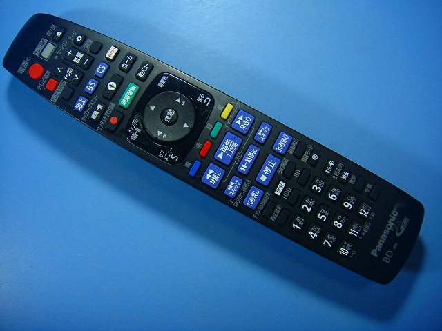 【商品情報】 メーカー：Panasonic 型番：N2QBYB000048 付属品：本体（写真内の物ですべてになります） ※電池カバー、バッテリー、充電器、コード、ふた カバー、枠等の付属品は写真に写ってない場合付属しません。 【商品の状態に関して】 使用感、スレキズ、日焼け、汚れ等あります。 赤外線による動作確認OKです 【状態に関して】 ・割れ、さび、日焼け、変色等写真よりご判断下さい。 ・給湯器等の水回りリモコンの水垢汚れは写真よりご判断下さい。 ・配線ありの商品に関して、切り具合は、写真よりご判断下さい。 ・電池ケース内、その他にさびがある場合写真に掲載致します。 ・商品の色見はご利用のパソコンやモニターの環境により、 実物と多少異なる場合がございます、ご了承下さい。 【赤外線による動作確認ができる商品に関して】 赤外線による動作確認ができる商品は、下記以外の全ボタン動作確認しております。 時刻合わせ、タイマー設定ボタンは動作確認をしていない為、動作保証対象外となります。 不具合がある場合は、上記の（商品の状態に関して）の欄に記載いたします。 赤外線による動作確認がとれる主なリモコンは下記になります。 家庭用エアコン、テレビ、レコーダー、オーディオ、照明などのリモコンです。 ※一部赤外線タイプではない商品がございます。その場合は動作未確認のため、 動作保証は、下記の給湯器などのリモコンと同じ扱いとなります。 【業務エアコン、給湯器、子機等に関して】 本体がない為動作確認は行っておりません。 万が一、不具合の額ご返金致します。(到着7日以内に限ります) ※取付前に必ず業者の方に動作確認をしてもらって下さい。 【充電器、バッテリー等がある商品に関して】 バッテリー、充電器、コード等写真に写ってる場合は付属します。 ※バッテリーは、消耗品の為、動作補償対象外になります。 使用可能か、寿命等も不明です。 【商品の清掃に関して】 できるだけ販売価格を抑えるため、全体的に簡易清掃になります。 商品に管理番号を貼り保管しているため、テープの粘着部が 残る場合がございます。上記、ご了承ください。 【発送に関して】 全国一律送料無料（日本郵便） ※離島・一部地域でも追加送料はかかりません。 厚み3cm以内はクリックポストで発送致します 厚み3cm以上はレターパックで発送致します。 13時までのお支払いの場合、当日発送致します。 13時以降のお支払いの場合、翌日発送致します。 ※交通状況、天候、当社の都合等で変更になる場合があります。 もちろんその場合も送料無料です。 【不良品返金保証に関して】 商品説明に記載が無い破損、不具合がある場合ご返金致します。　　　 到着後7日間以内にメール又はお電話にてご連絡下さい。 お客様都合による返品・交換は受付けておりません。ご了承下さい。 【ストア情報】 会社名：オークショップ 電話番号：076-201-8087 免許情報：古物商許可証　第511070011425号/石川県公安委員会　