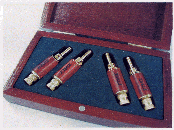 【納期情報：納期未定】DALI　DBANANA　(4本1組ウッドケース入り)　バナナプラグキット