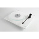 rega　Planar2 mk2　2021年6月3日発売商品 1) 新規に開発されたトーンアーム RB220を搭載 Planar 2 MK2のためにトーンアーム:RB220を新開発、35年の歴史をもつRegaのアーム開発技術と3D CAD&CAMテクノロジーの融合によりさらなる進化を達成。Regaが理想とするアームのテーパー構造やハウジングの形状を実現しています。 アームの中心であるハウジングを新規設計、アンチスケーティングの設計や、硬度と垂直方向への動きを改善した他、アームホルダーのクリップと針圧用のインディケーターを改善し、操作性が向上しています。さらに、トーンアームの設計も見直されており、結果、ハウジングや台座、ヘッドシェルへのバランス配分が一層向上し、不要な鳴きが最小限となっています。高い精度をもつベアリングとともに、滑らかで、極めて安定した動きを実現。いままで聴こえなかった細部まで、みずみずしくレコード盤から聴こえてきます。 ベアリングの品質も改善し、360度全方向に滑らかな動作を実現 アルミ合金製 新規設計されたシリコンプレート仕上げのバランス用ウェイト。 上位モデル同様、アンチスケーティングを手動で設定が可能、搭載したカートリッジの特性にあわせてアンチスケーティングを設定することが可能です。 2) Advanced EBLT Drive Beltを新規で搭載 Planar6/8/10に搭載されている Advanced EBLT Drive Beltを採用。 従来のBelt-Upgradedを凌ぐ、最高クラスのベルトの開発のため、原材料から見直しをかけました。ゴムを原料とした別注品の科学系素材を使い、さらに切れにくく、滑らかで、たるみにくい形状を開発。トルクに優れ、ワウ・フラッターも大幅に改善、耐久性で50%、ワウ・フラッターで35%性能が向上しています。まさに、’Perfect’と呼ぶにふさわしいターンテーブル用ドライブ・ベルトです。 3) オリジナル工法で製作されたMDFキャビネット 35年の開発から生み出されたオリジナルMDFキャビネットを採用。RP10/8 で採用されている特殊ウレタンキャビネット同様、軽く、硬く、防振にすぐれた構造となっています。 このMDFキャビネットを特殊アクリル材で加工。硬度が更に上がるだけでなく、仕上げも美しい光沢仕上げとなっています。この軽く硬いキャビネットは、不要な振動を抑え、 音楽信号のエネルギーを吸収しないので、みずみずしく力感に溢れた音楽再生に大きく貢献しています。 4) 防振設計 3mm厚のフェノール材製のプレートをメインハブとトーンアームの間に貼り、剛性を高めています。 新規設計されたフットは、口径を大きくし、異種材で構成されているので、防振に優れています。あわせて低重心化も実現しています。 5) 新設計されたメインハブとサブ・プラッター メインハブとサブ・プラッターも新規設計されています。新設計のメインハブにより、ベアリングは、サブ・プラッターからの圧力から解放され、より的確に滑らかに動くことができるようになっています。サブ・プラッターは、より高い精度の回転を実現。材質の密度を上げ、剛性も上がっています。 6) カスタム仕様のガラスプラッター 10mm 厚カスタム仕様のガラスプラッターを採用、欧米で高い人気を誇る ‘Opti White’ 加工により、透過率が高く、美しい仕上がりとなっています。表面は、上位モデル同様、フラットで、硬度、精度の極めて高い仕上げを施しています。 7) その他 24V 低振動モーターを搭載、制御回路を見直しにより、回転ムラが一層抑えられ、振動の低下を実現。 Carbon (MM)を標準搭載。 Englandの工場にて一台ずつ、熟練工の手によって生産されています。カーボン製カンチレバーを搭載し、優れた音質と表現力を実現しています。 仕様 ■駆動方式 : ベルトドライブ ■回転数 : 33 1/3, 45回転 ■カートリッジ : MM型 ■消費電力 : 0.1mA 以下 ■サイズ(W x H x D mm ) : 447 x 360x 117 (ダストカバー付、閉口時) ■搭載可能なカートリッジの質量 : 4.5g-7.0g ■質量 : 5.5 kg ■生産国 : England, UK ■付属カートリッジ : Carbon (MM) 出力 : 2.5mV ( 1kHz) 針圧 : 2?3g 交換針あり※お取り寄せ商品