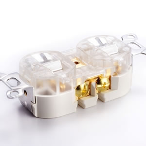 メーカー希望小売価格はメーカーカタログに基づいて掲載していますFURUTECH　FPX ・サイズ：104.2mm(L)x33.5mm(W)X28.2mm(H) ・適応ワイヤー：10AWG～24AWG ※主要金属パーツにはFURUTECH　α(Alpha)プロセス処理（-196℃での超低温処理＆特殊電磁界処理）を施しています。