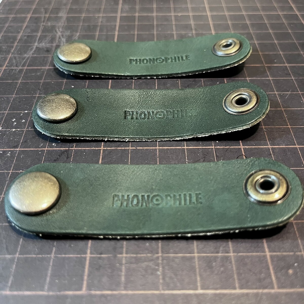 PHONOPHILE　PP-A04/GRE(緑）　コード巻き取りホルダー（3個入り）　PPA04　国産栃木レザー（牛革）