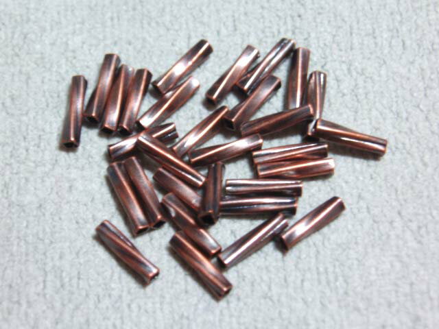 材質：真鍮 外形：約1.2×6mm 穴径：約0.7mm ＊こちらの商品は、お届けに3日〜10日ほどお時間をいただく場合がございます。 在庫がある場合はすぐに発送できますが、在庫がない場合は取り寄せ後の発送になり、お届けに3日から10日かかる場合がございますので、お急ぎの方は在庫状況をお問い合わせください。 ＊モニターの発色の具合によって、実物と色等、異なる場合がありますのでご了承ください。