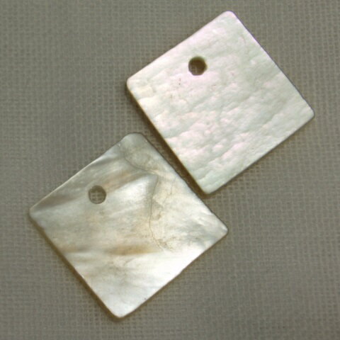 [HC001]蝶貝　白1穴　四角15mm　2ケ