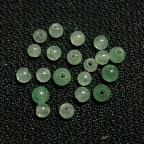 小さなビーズですのでピンが通るものは少ないです。テグスやワイヤーでの使用をおすすめします。 こちらの商品はパック粒数を専用の器具で測ってパックしていますが、小さなビーズのためどうしても1〜2粒ほどの多い、少ないといった場合があります事を予め...