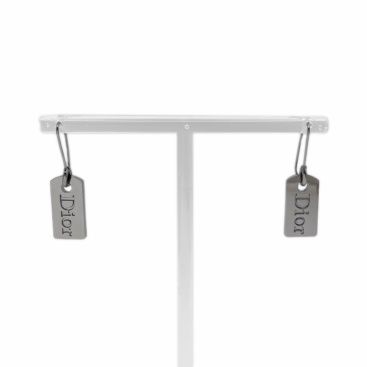 Dior ディオール タグ ピアス ロゴ ガンメタリック フック 美品 KA-018 【中古】