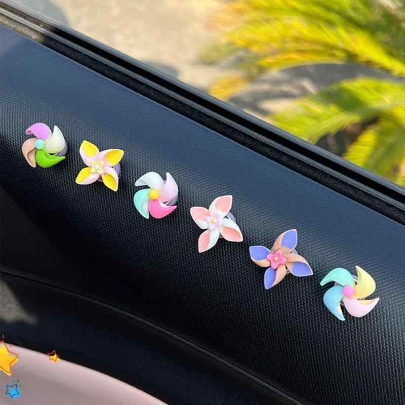 EZBUYGO 6個セット 車 飾り 置物 風車オーナメント キャンディカラー 回転式 小型センターコンソールデコレーション 2.5cm 車内インテリア デカール 両面テープ付き