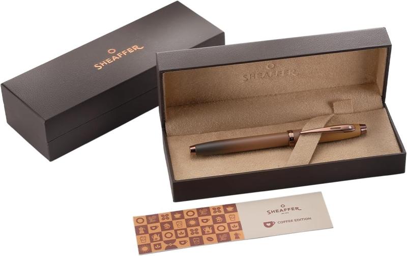 Sheaffer 100 9374 コーヒーエディション マットブラウン 万年筆 リーガルブラウンPVDシグネチャーミッドバンドとホワイトドットオブエクセレンス - 細字