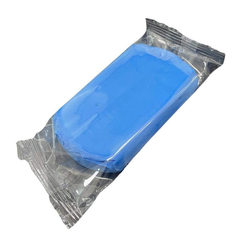 カーピカル 鉄粉除去粘土 200g 商品用途 ： 自動車ボディーの鉄粉除去【容量】 約200g 1個 特徴 ： 普通に走っているだけでも知らないうちに付着する、ボディーの鉄粉や虫の死骸、など普段の洗車では落とすことの困難だった特殊な汚れを簡単に除去できますまた、市販の安価な物と違い、耐久性に優れているので、長期間使用することが出来ます 使用方法 ： お車の洗車後などボディーが濡れた状態のままザラザラの気になる箇所を粘土でこすり、水で流すだけでOKボディーを触れば効果はすぐに実感できます 注意事項 ： 量販店では手に入らない業務用商品の為、本商品ご使用の際は必ず目立たない部分で試してから作業を行い、 使用用途を守ってお使い下さい。 その他、詳しくは商品に取扱説明書を同梱いたしますので、必ずよくお読みになってから作業を行なってください。
