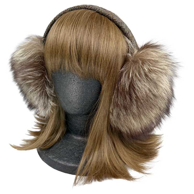 SAGA天然柄フォックスのイヤーマフを企画しました。形崩れ品です。 ヘッドバンドには本革を使用しています。 フォックスの天然素材は均一ではありませんので、写真のようなユニークな形の製品も製造されます。 今まで、市場の一般の方に誤解のないよう...