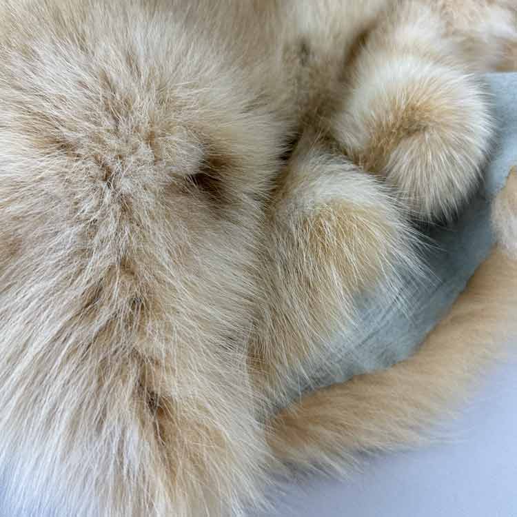 ※こちらは衣料品ではありません。毛皮の素材となります。2020年までは実店舗と実店舗のサイトのみの販売でしたが、一般の方にもお役に立てるかと思い楽天に問い合わせの上販売を開始いたします。 ご不明な点や写真の追加などご相談がございましたらお気...