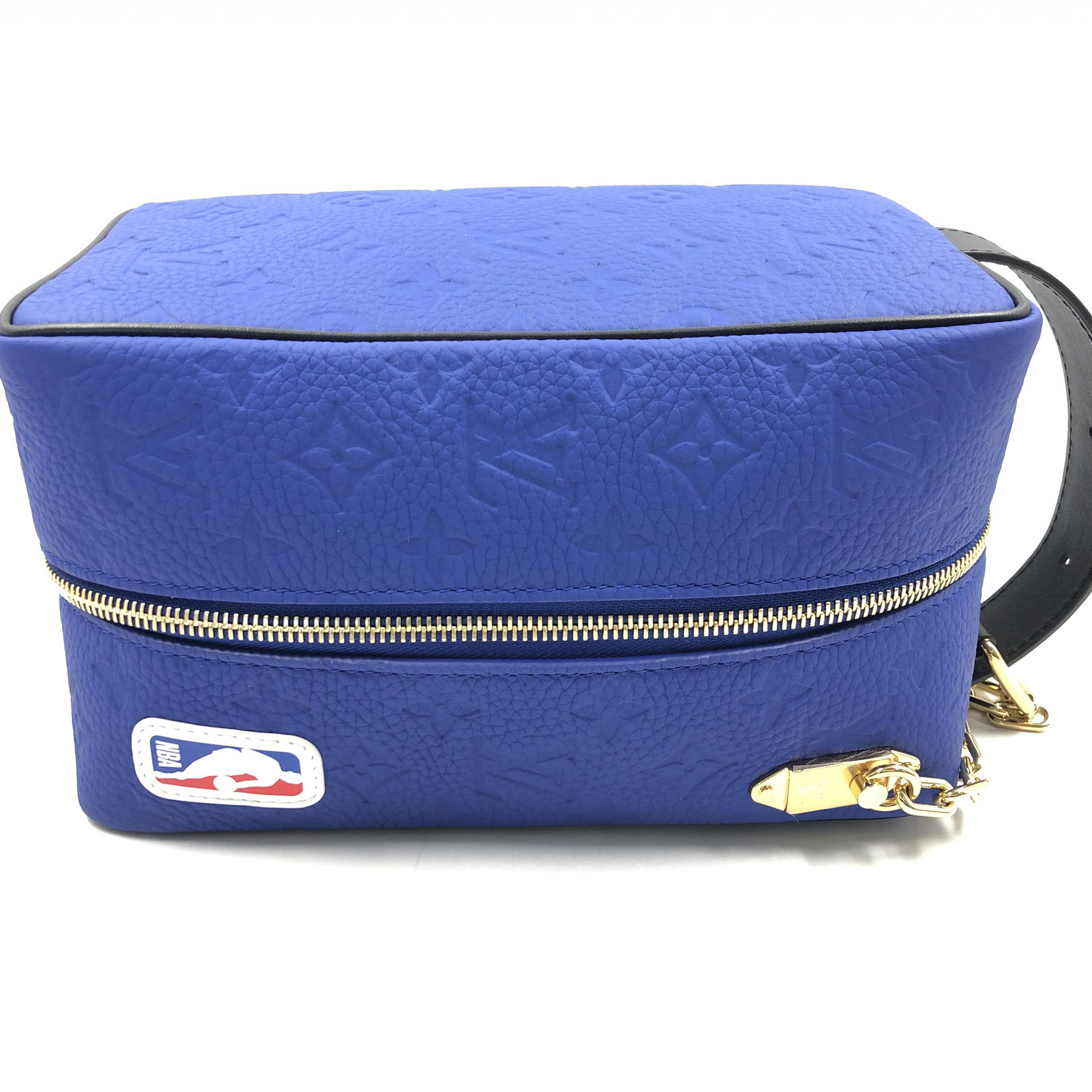 【中古】 LOUIS VUITTON × NBA ルイヴィトン クローク・ドップキット バッグ メンズ セカンドバッグ クラッチバッグ バスケットボール ハンドバック バック ブランド 極美品のサムネイル