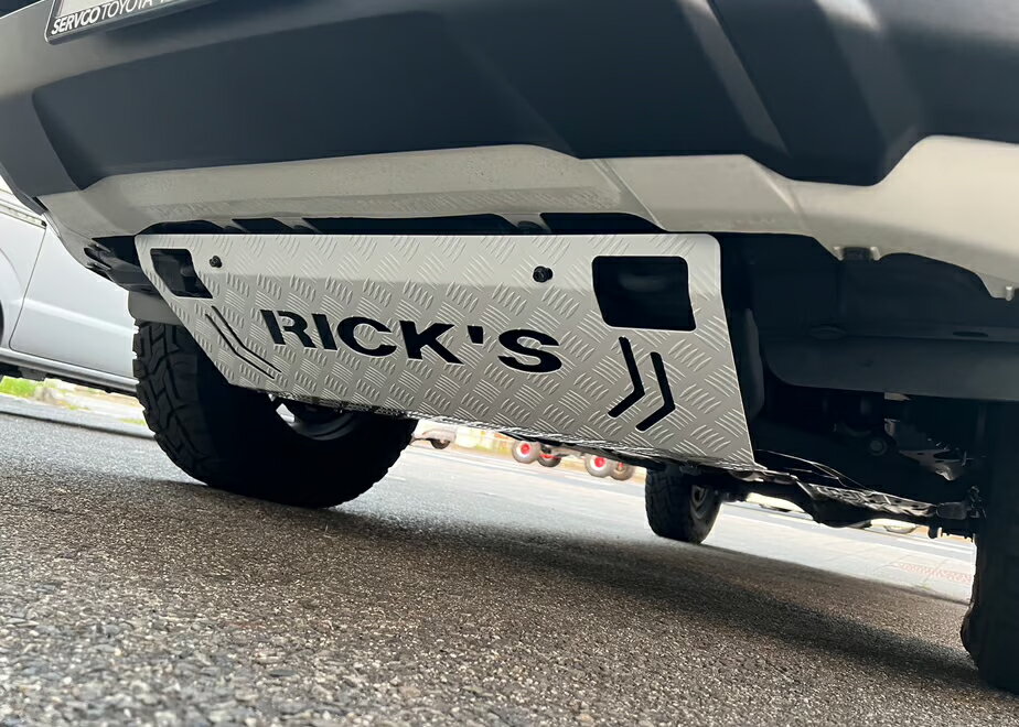 リミテッドチトセ RICK'S スキッドプレート アルミ製ウレタン塗装 [ホワイト] (板厚2.5mm) ハイラックス GUN125 沖縄・離島は要確認 2