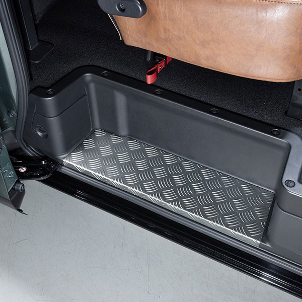 CRS ESSEX セカンド用 アルミステップカバー 左右 ブラック キャラバン E26 3型 ディーゼル車 沖縄・離島は要確認