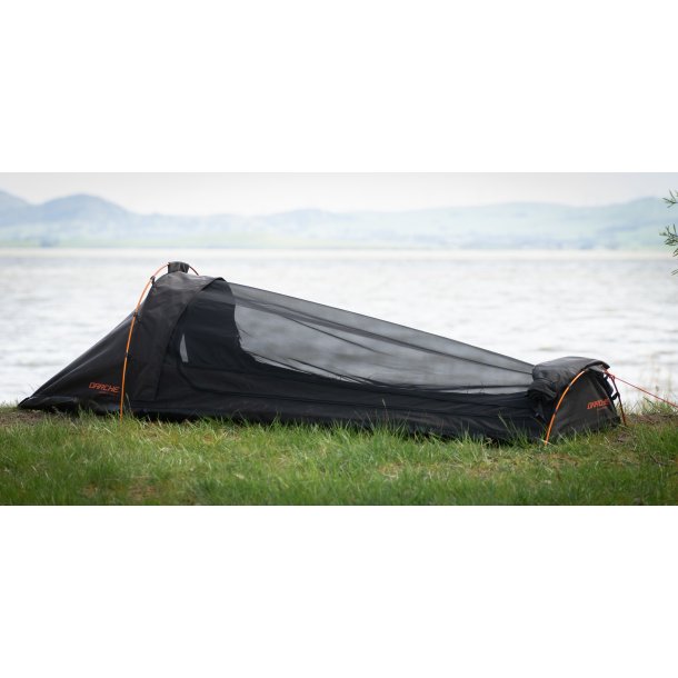 品名RANGER SOLO + スワッグ品番050801183ROpen: 2800mm L x 770mm W x 750 HPacked: 500mm L x 350mm DIA注意事項※ お客様の見落としや確認ミスでのキャンセル・交換・返品は一切お受けできません。※ 商品画像は仕様の変更により異なる場合がございます。納期について国内在庫の無い商品につきましては、発送まで通常よりもかなり多くのお時間が掛かります。ご注文を頂きました順に発送させて頂きますのでご理解の程宜しくお願い致します。※納期が遅い等によるキャンセルは一切お受けできません。DARCHE ダーチ SOLID JAPAN 正規ディーラー 正規品バイカーにも人気のシンプルスワッグです。軽量でありながらも頑丈な設計。ソロキャンプやバイクキャンプにちょうど良いサイズ感です。ブラックカラーが男心をくすぐります。