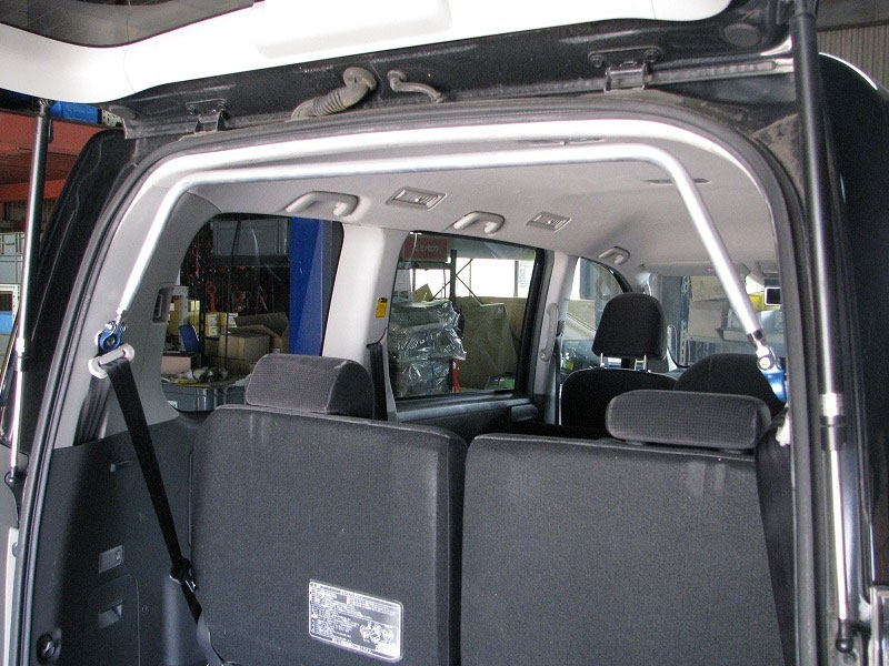 カワイ製作所 リヤピラーバー typeスクエア ノア/ヴォクシー ZRR70G ZRR70W ZRR75G ZRR75W