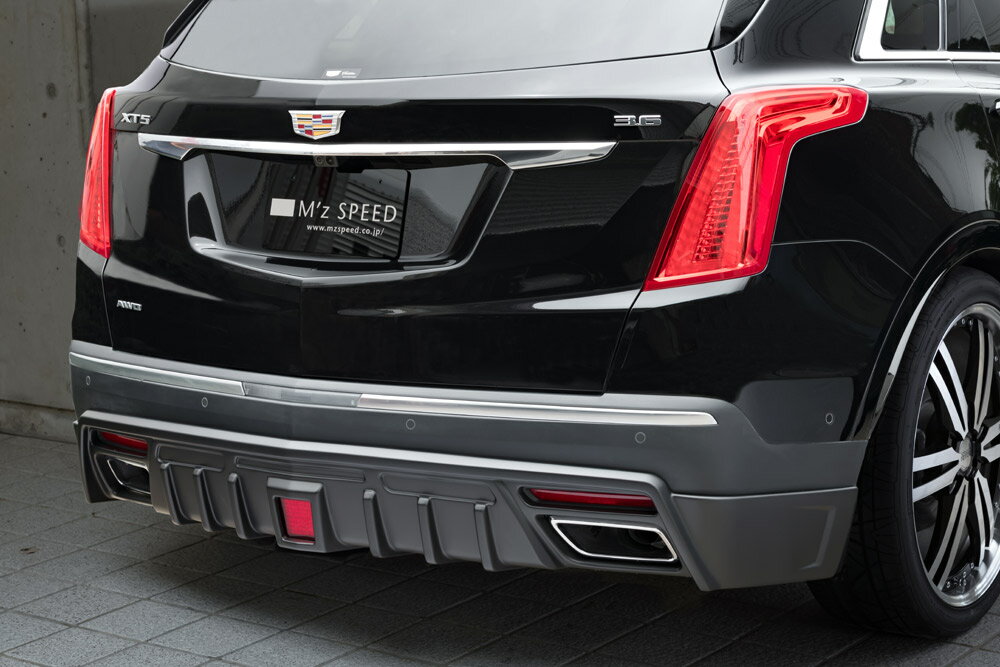 メーカーCADILLACキャデラック車種XT5 CROSSOVERXT5クロスオーバー型式C1UL年式H29.10〜R1 (2017/10〜2019)グレードプラチナムメーカー品番2252-3131メーカー名M's SPEEDエムズスピードシリーズLUV LINEラヴライン品名リアアンダースポイラーカラー未塗装材質FRP注意事項※純正マフラーに装着の場合は、グレードなどによりエアロパーツに排気が干渉する場合がございます。市販の延長吊りゴムやマフラーカッターなどで調整、もしくはM's SPEED製エキゾーストシステムをご購入下さい。※お客様の見落としや確認ミスでのキャンセル・交換・返品は一切お受けできません。※個人宅宛の発送の場合は別途追加で送料がかかります。自動計算される送料ではございません。車屋宛の場合は送付先の屋号・固定電話番号が必要です。自宅兼事務所等は発送不可となります。※商品画像はデモカーの塗装済みの物です。カラー等は実際の商品と異なります。※適合情報は随時更新しておりますが、告知なくメーカー側にて更新される場合がございますので、必ずご注文前にメーカーホームページにて最新の適合表をご確認頂ますようお願い致します。納期についてこちらの商品はお取り寄せです。メーカー在庫があれば3〜4営業日、欠品時は1ヶ月〜お時間がかかります。お急ぎの場合は必ずご注文前に在庫確認をお願いいたします。※納期が遅い等によるキャンセルは一切お受けできません。M'z SPEED Mz SPEED エムズスピード ZEUS ゼウス マツモト自動車 LUV LINE ラヴライン エアロ リアアンダースポイラー リヤアンダースポイラー GM ゼネラルモーターズLUV LINEキャデラック XT5クロスオーバー (2252)CADILLAC XT5 CROSSOVERLuxury grade (C1UL)Platinum grade (C1UL) 2017/10 - 2019 Model