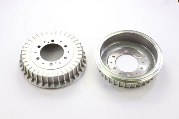 予約受付中 SilkRoad シルクロード フィン付きブレーキドラム リア ハイエース H200系 2010/07～ 2WD/4..