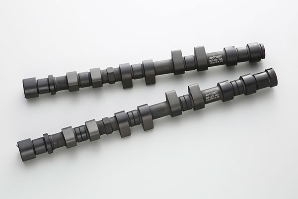 車メーカーMAZDAマツダ車種ROADSTERロードスター型式NA8CエンジンBP-ZE品番143053品名ポンカム IN/EX セットIN/EX1台分セット作用角(度)IN 252 / EX 256リフト量(mm)IN 9.20 / EX 9.50備考※バルブスプリング交換不要※バルタイ調整不要納期についてメーカー在庫があれば3〜4営業日、欠品時は1ヶ月〜お時間がかかります。お急ぎの場合はご注文前に必ず在庫確認をお願い致します。※納期が遅い等によるキャンセルは一切お受けできません。注意事項※ こちらの商品はメーカー直送になります。※ お客様の見落としや確認ミスでのキャンセル・交換・返品は一切お受けできません。※ 商品画像は代表車種の物です。車種毎に形状は異なります。※ 適合情報は随時更新しておりますが、告知なくメーカー側にて更新される場合がございますので、必ずご注文前にメーカーホームページにて最新の適合表をご確認頂ますようお願い致します。TOMEI POWERED CAMSHAFT カムシャフトカムシャフトNA8C(BP-ZE)FEATURE / SPEC■ 全域でNAらしい気持ち良さを求めた仕様・瞬速レスポンス：アクセルに瞬時に反応する快感レスポンス・フラットで安定した中間域：カムに乗るギクシャク感の無い中間域・突き抜ける高回転：レッドゾーンまで一気に吹けあげる高回転域・ノーマルECU対応・ヘッドの加工などは一切不要■ SPEC ENGINE 作用角（°） 最大カムリフト量（mm） 最大バルブリフト量（mm） 冷間時バルブクリアランス (mm) [±0.01] バルタイ初期設定 中心角（度） ベース円 備考 252 9.20 IN 9.20 - 110 33.6 ラッシュタイプ 256 9.50 EX 9.50 34.2