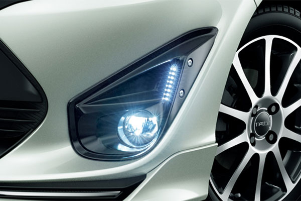 TRD フォグランプガーニッシュ (LED付) フォグランプ付車用 アクア NHP10 17/06〜 LEDヘッドランプパッ..