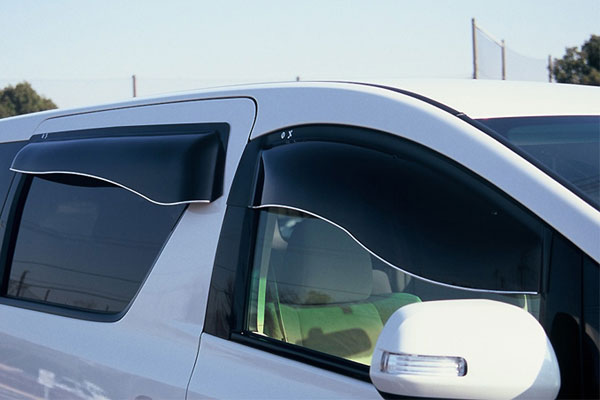 車メーカーTOYOTA トヨタ車種ALPHARD アルファード型式ANH20W ANH25W GGH20W GGH25W品番BL-73&BLR-73シリーズブラッキーテン商品内容前後セット 1台分納期についてメーカー在庫があれば2週間前後、欠品時は1ヶ月～お時間がかかります。お急ぎの場合はご注文前に必ず在庫確認をお願い致します。※納期が遅い等によるキャンセルは一切お受けできません。注意事項※メーカーから直送商品の為、代金引換・後払い等のご注文はキャンセルさせて頂きます。※ お客様の見落としや確認ミスでのキャンセル・交換・返品は一切お受けできません。※ 商品画像は代表車種の物です。車種毎に形状は異なります。※ 適合情報は随時更新しておりますが、告知なくメーカー側にて更新される場合がございますので、必ずご注文前にメーカー様のホームページの適合表にて最新の適合表をご確認頂ますようお願い致します。OX VISOR 車検対応 日よけ バイザー ワイドバイザー 大型 BLACKY-X