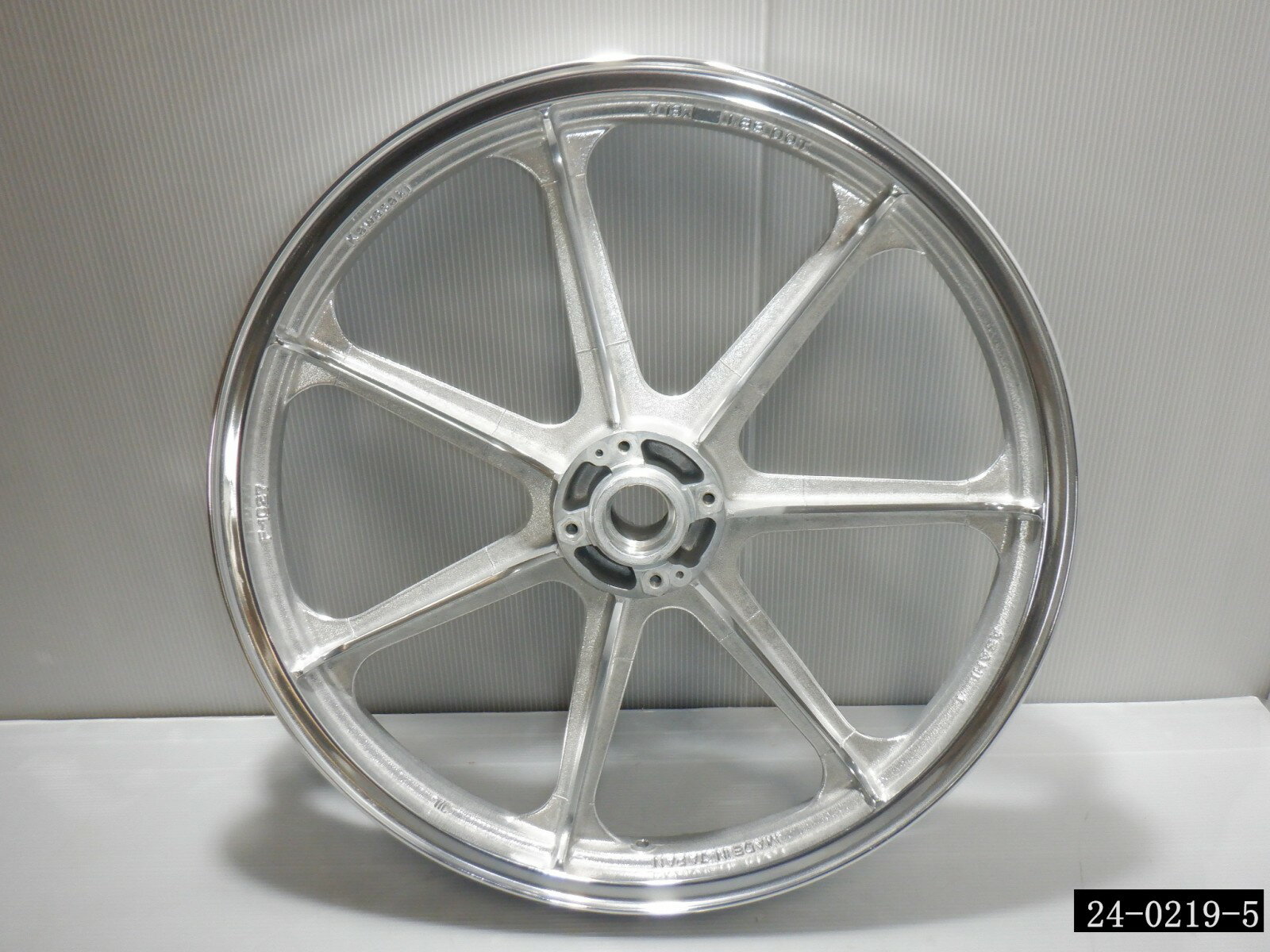 KAWASAKI KAWASAKI Z400J フロントホイール バレル研磨済み FX Z400FX Z550FX カワサキ 当時物 (24-0219-5) カ...