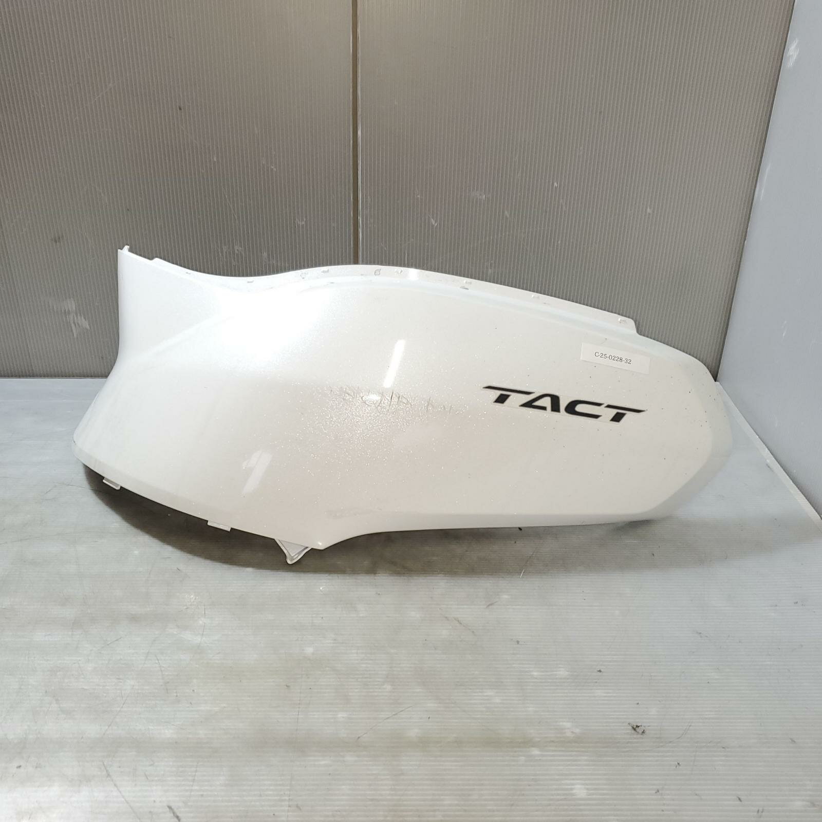 HONDA タクト50 AF79 ボディーカバー 左 TACT ホンダ