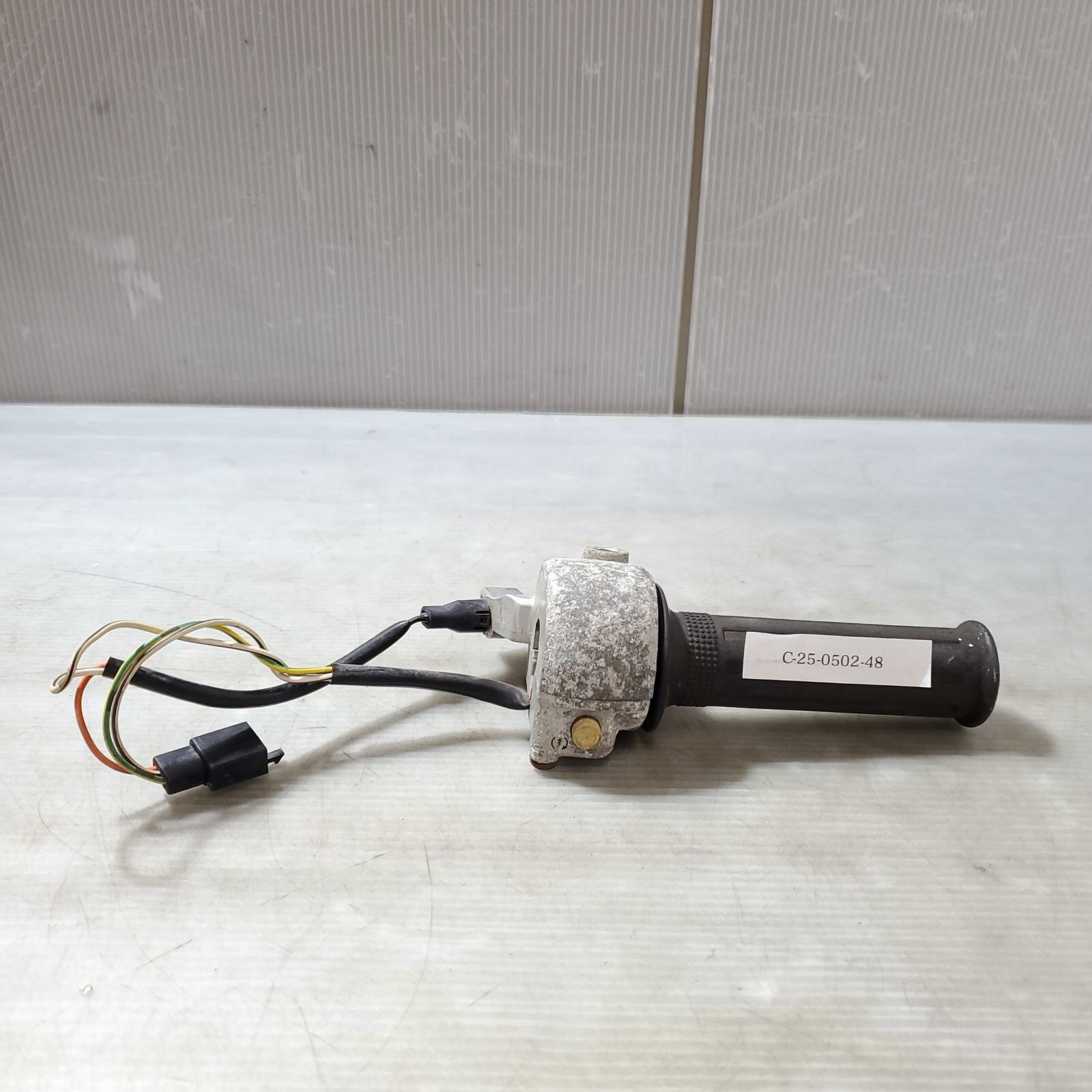 SUZUKI ヴェルデ50 CA1MA ハンドルスイッチ 右　VERDE スズキ